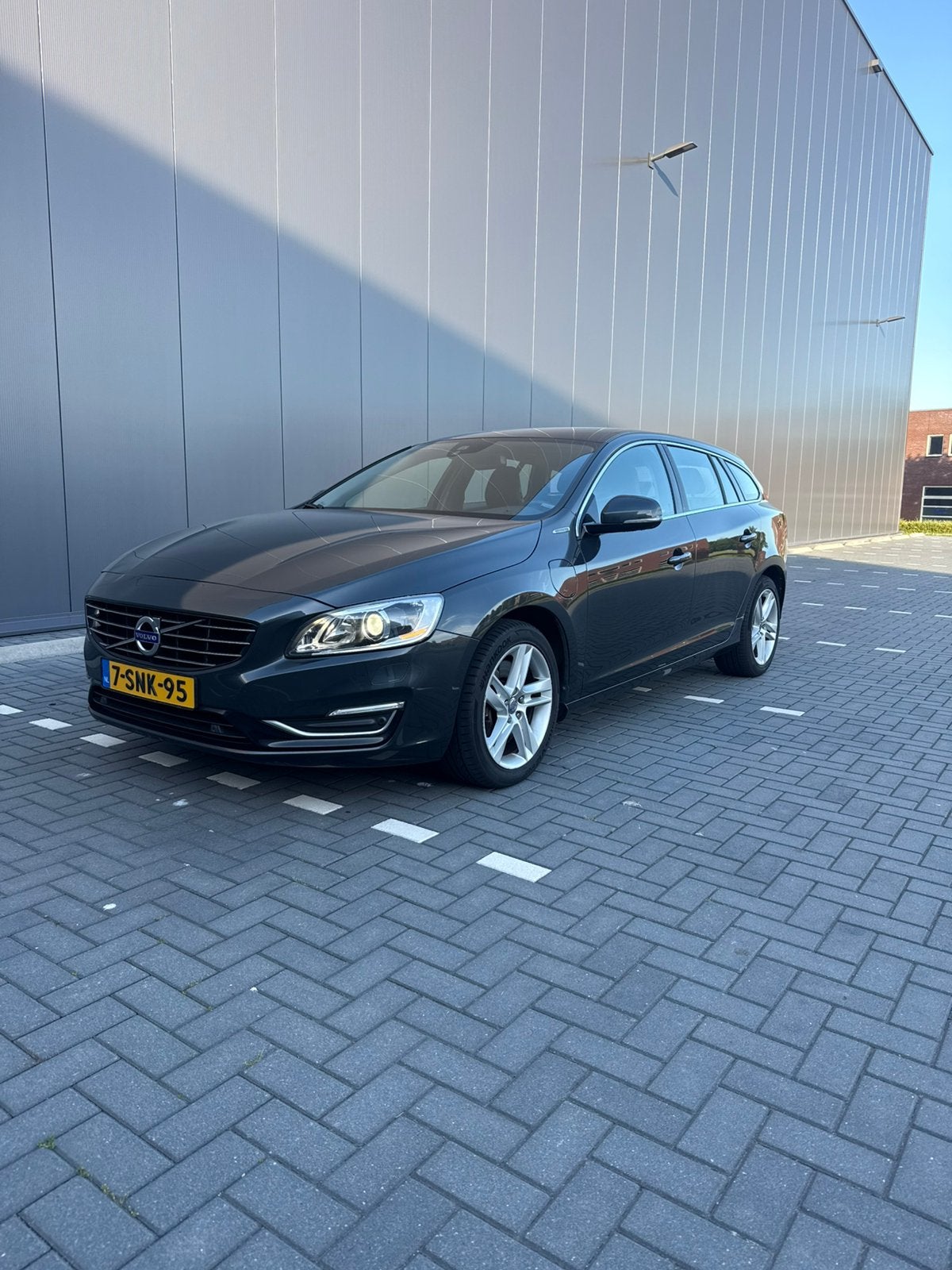 Volvo V60 D6 215pk Plug-in Hybrid 2013 Grijs, Auto's, Volvo, Bedrijf, V60, 4x4, ABS, Airbags, Airconditioning, Alarm, Bi-Xenon koplampen