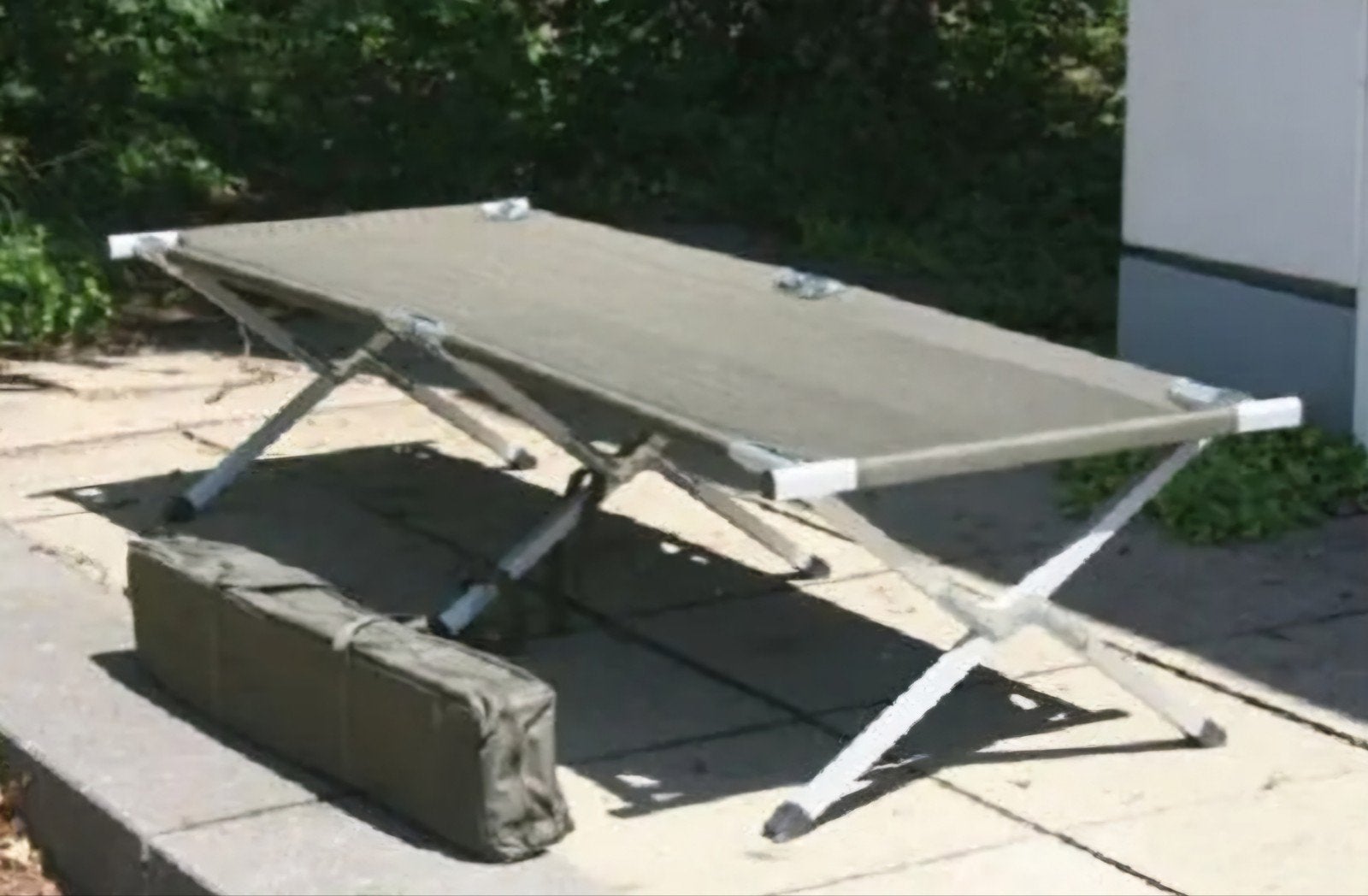 2 veldbedden Mill Tec, Caravans en Kamperen, Ophalen, Campingmeubel-accessoire