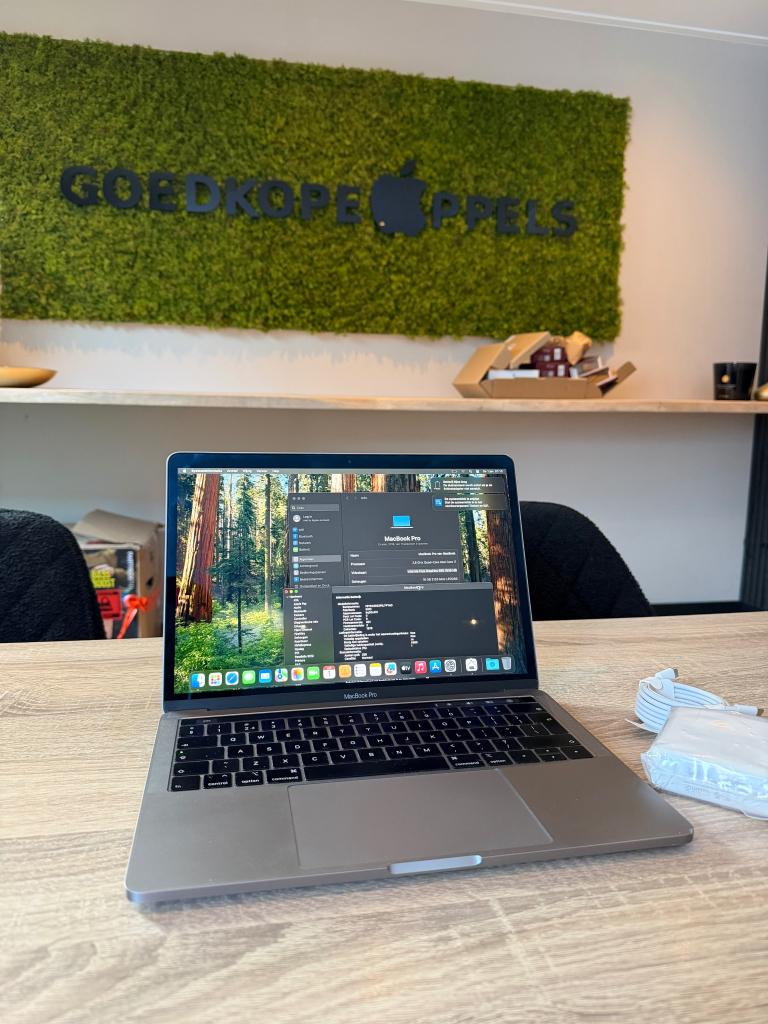 MacBook Pro 2019 13 inch i7 16GB 256GB Grijs | 258 cycli, Computers en Software, Apple Macbooks, Cupertino California, Support@apple.com