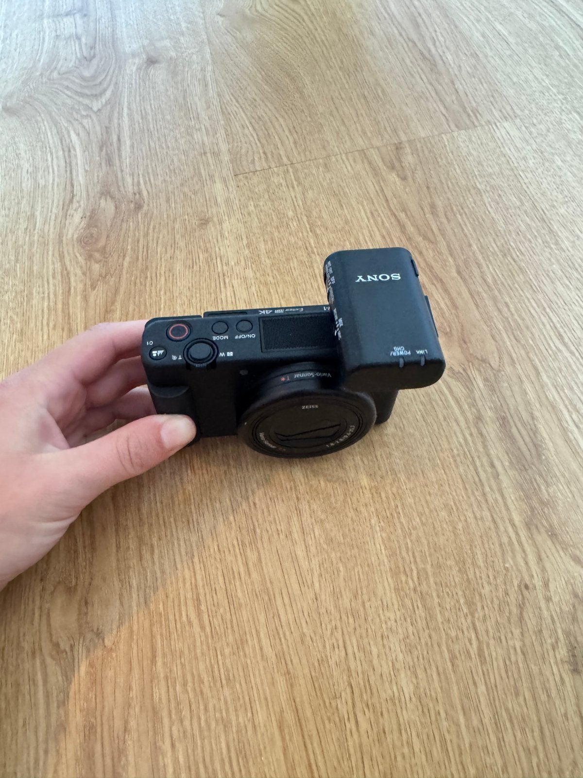 Foto 10 van Sony ZV-1 Camera met accessoires en tripod