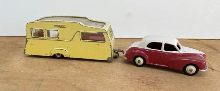 Dinky Toys Morris Oxford met caravan (vintage), Ophalen of Verzenden, Gebruikt, Auto, Dinky Toys