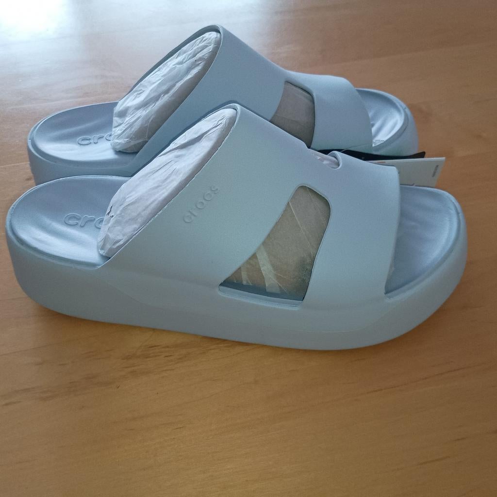 Nieuwe Crocs zomer slippers maat 40 heel licht lavendelblauw, Slippers, Wit, Nieuw, Ophalen of Verzenden