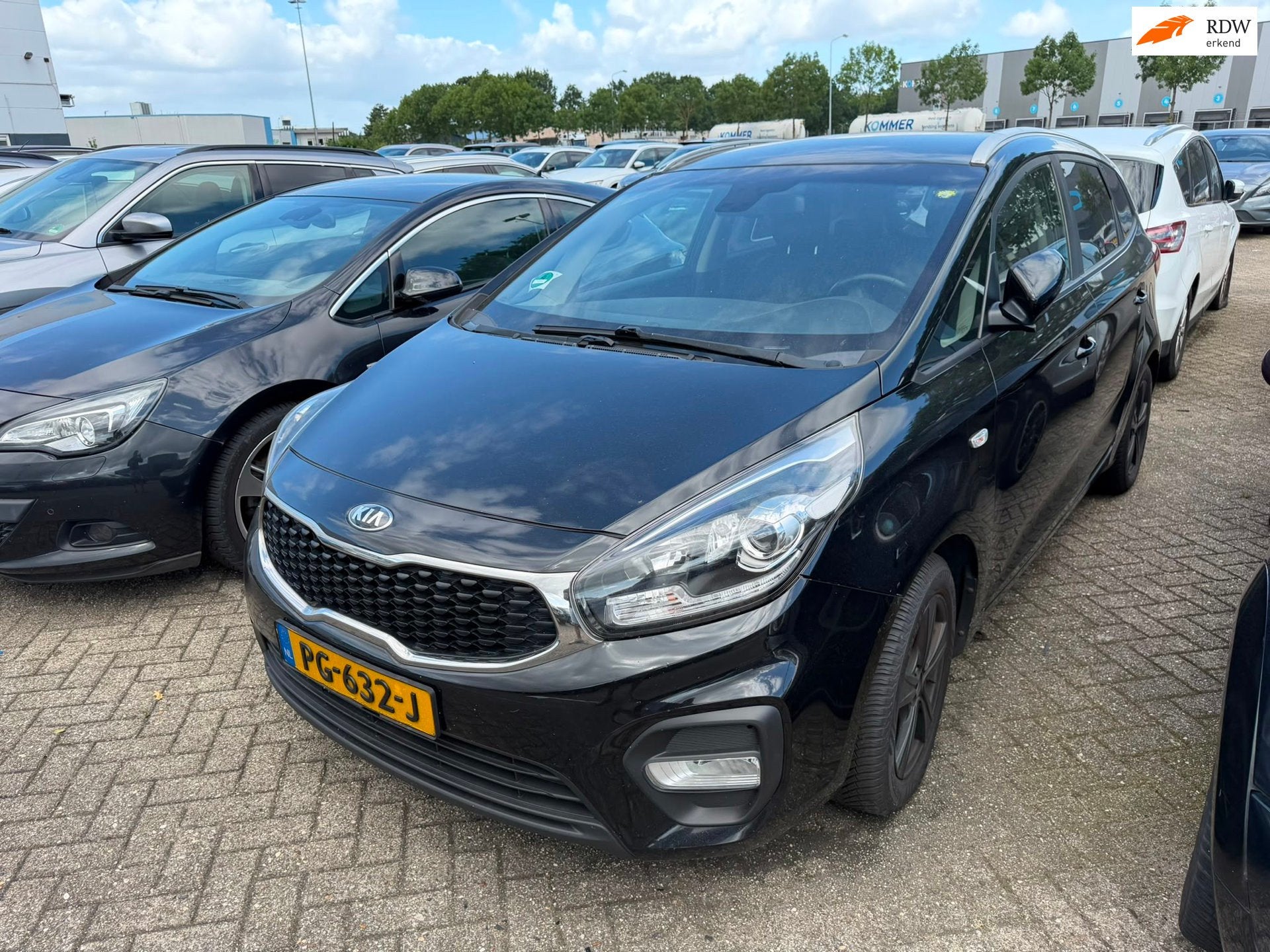 Kia Carens 1.7 CRDi Business DynamicLine, Auto's, Voorwielaandrijving, Gebruikt, Euro 6, 4 cilinders