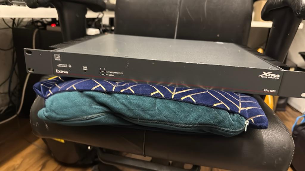 Extron XPA 4002-70v versterker, Muziek en Instrumenten, Versterkers | Keyboard, Monitor en PA, Ophalen of Verzenden, Gebruikt