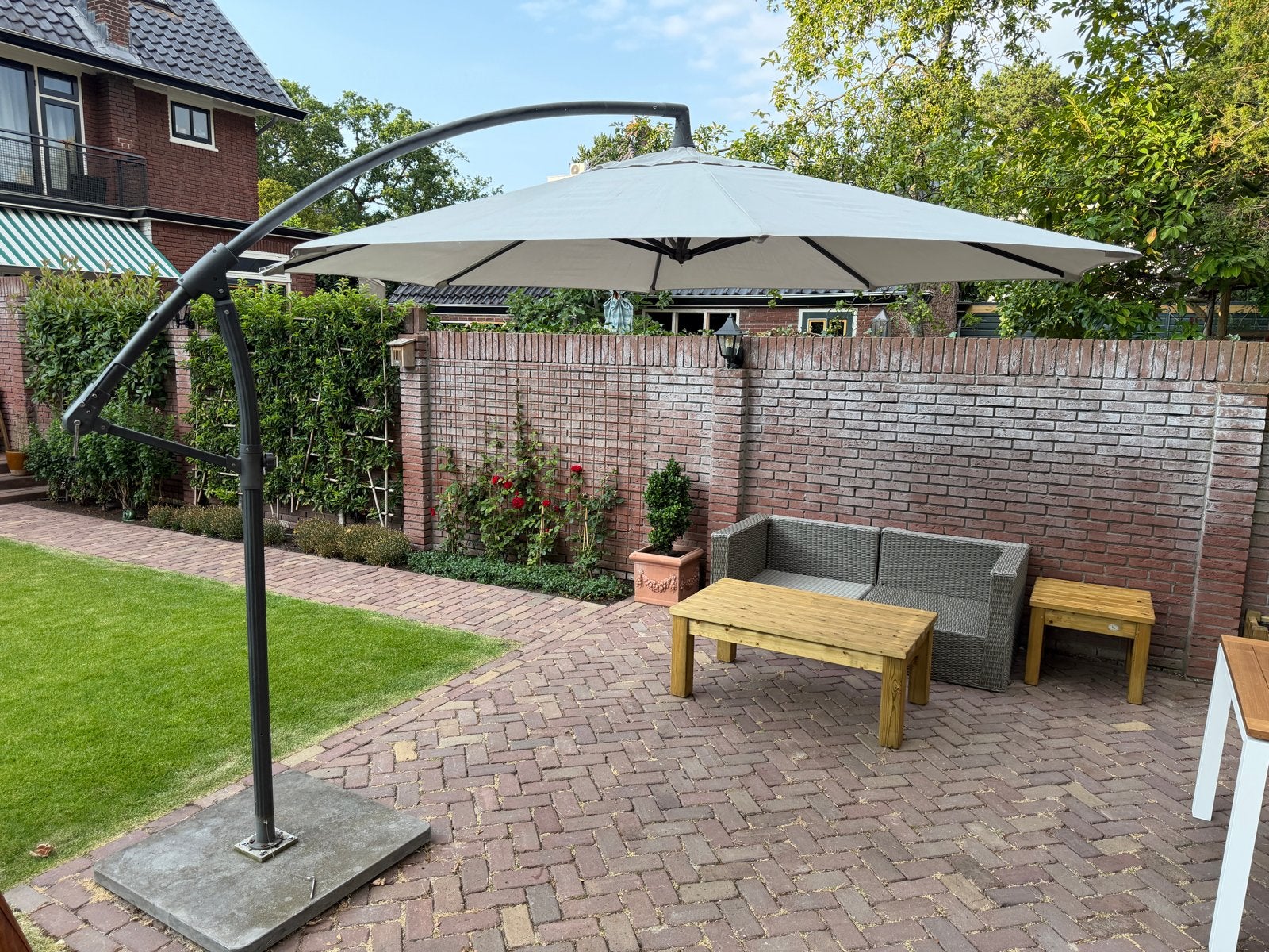 Zweefparasol met voet en hoes - Grijs, Ophalen, Gebruikt, Kantelbaar, Zweefparasol