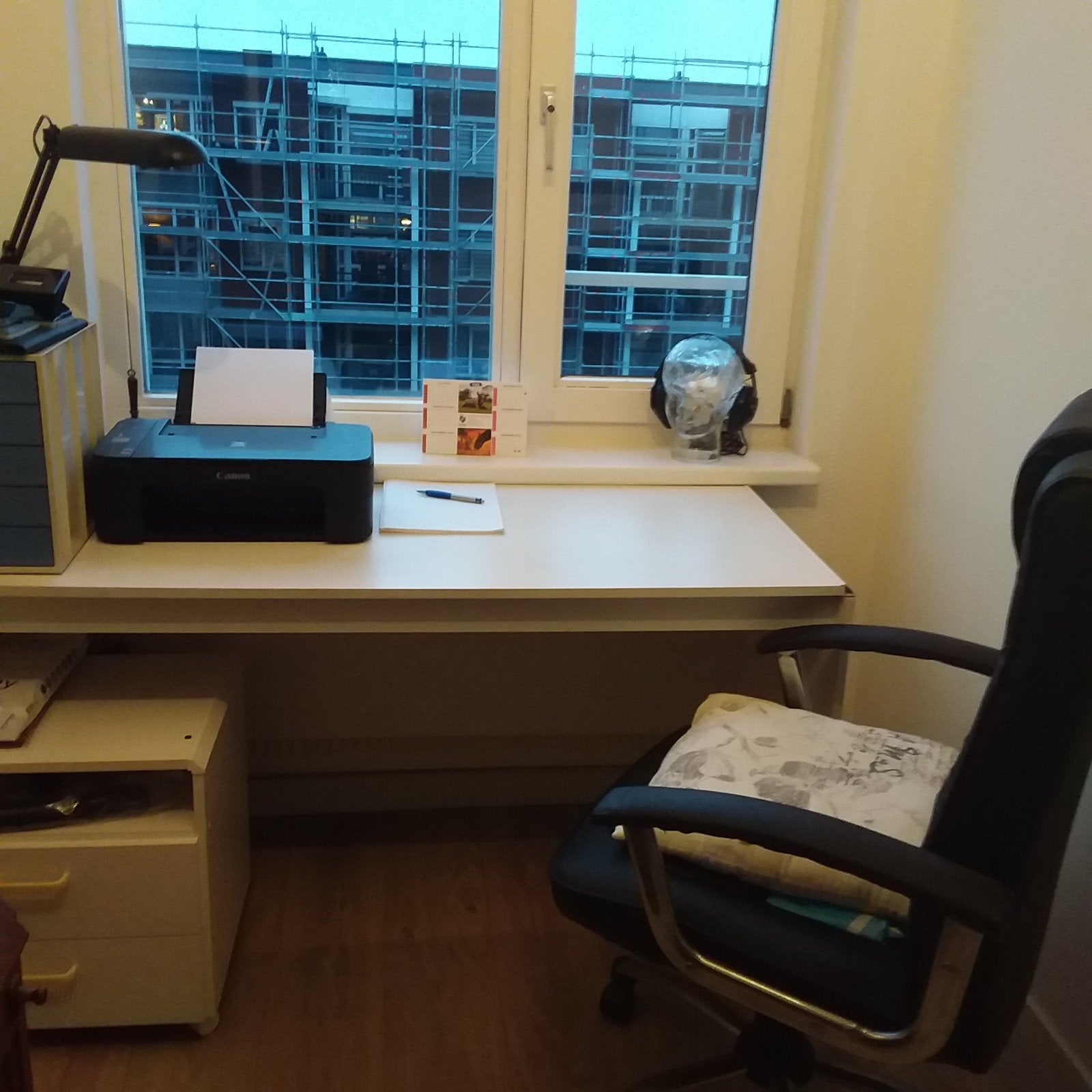 Bureau met ladekasten en stoel - Wit