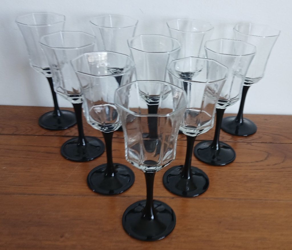 Set van 10 Luminarc France octime wijnglazen met zwarte voet, Verzamelen, Ophalen of Verzenden, Zo goed als nieuw, Overige typen
