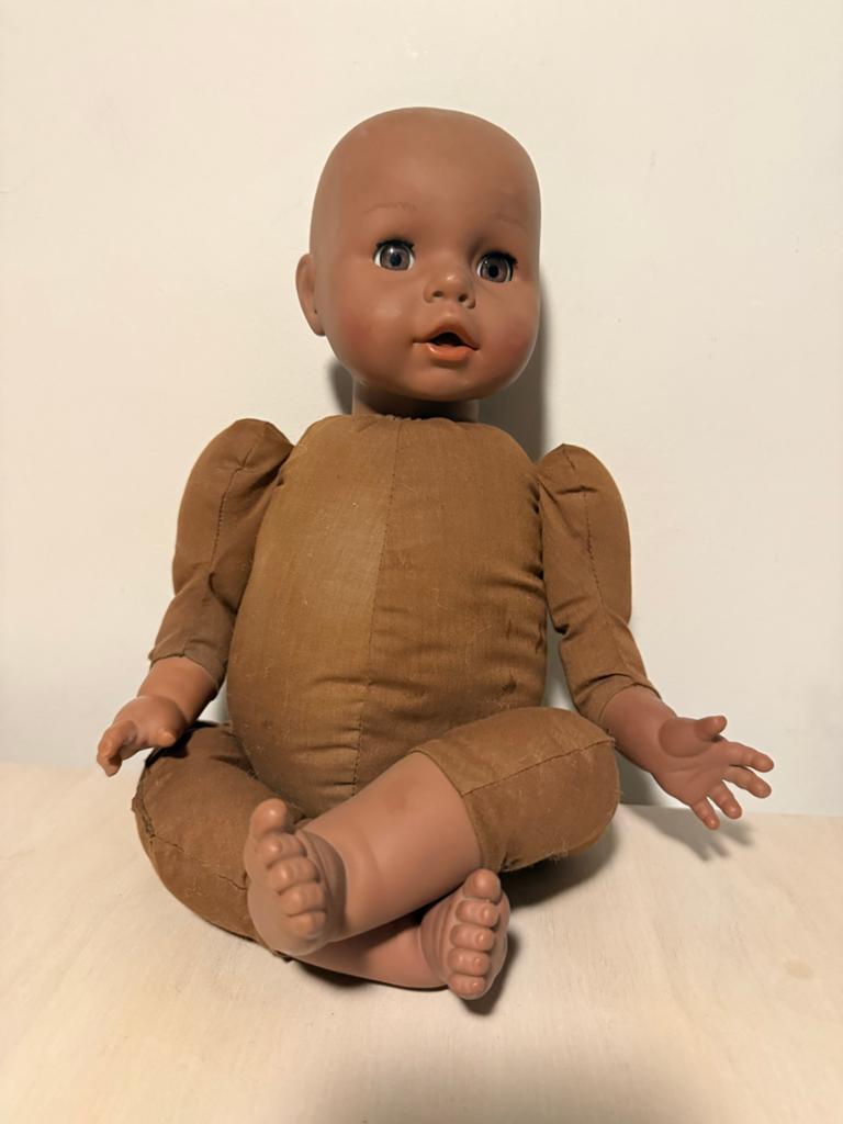 Lissi Babypop - 45 cm - Stoffen lijf, plastic hoofd/ledemate, Kinderen en Baby's, Speelgoed | Poppen, Ophalen of Verzenden, Gebruikt