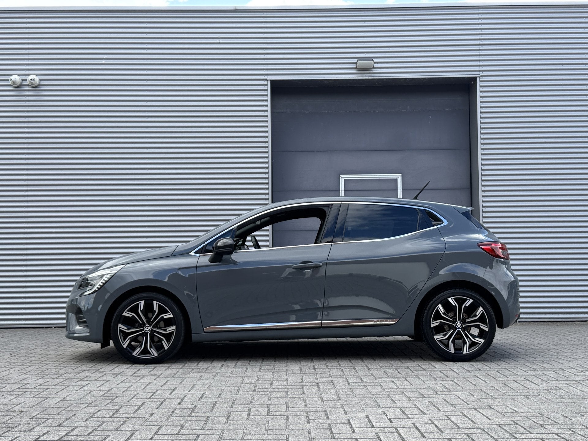 Renault Clio 1.0 TCe Lutecia V I 5 Deurs I Carplay I Camera, Auto's, Voorwielaandrijving, Stof, Gebruikt, 49 €/maand