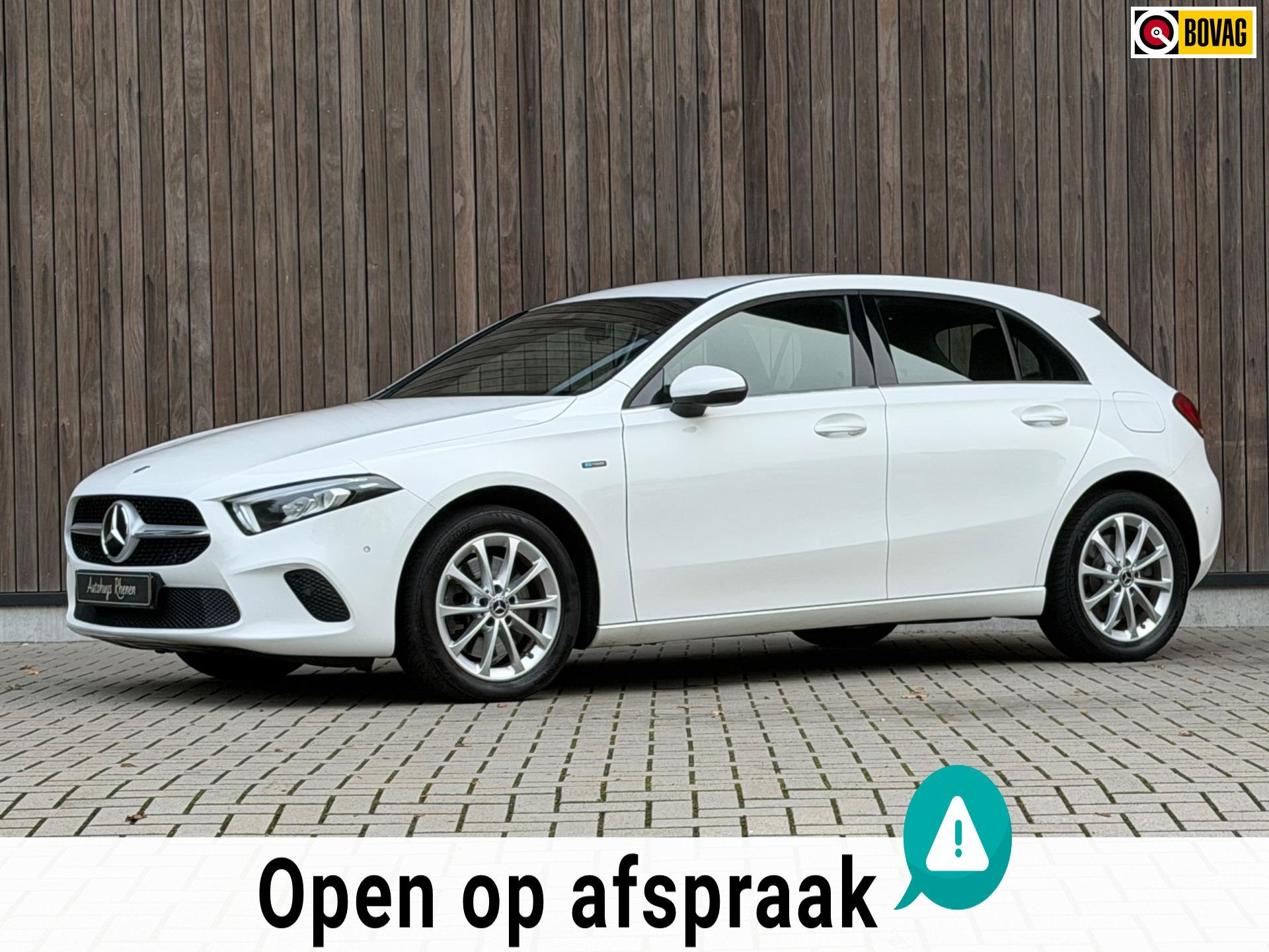 Mercedes-Benz A-klasse 250 e / Leder / Apple Carplay / DH /, Dealer onderhouden, Zwart, 4 cilinders, 15 kWh