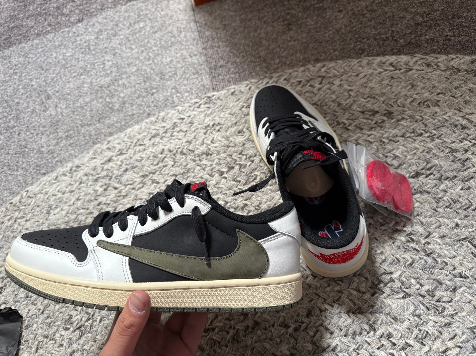 Air jordan 1 low travis scott olive, Ophalen of Verzenden, Zo goed als nieuw, Overige kleuren