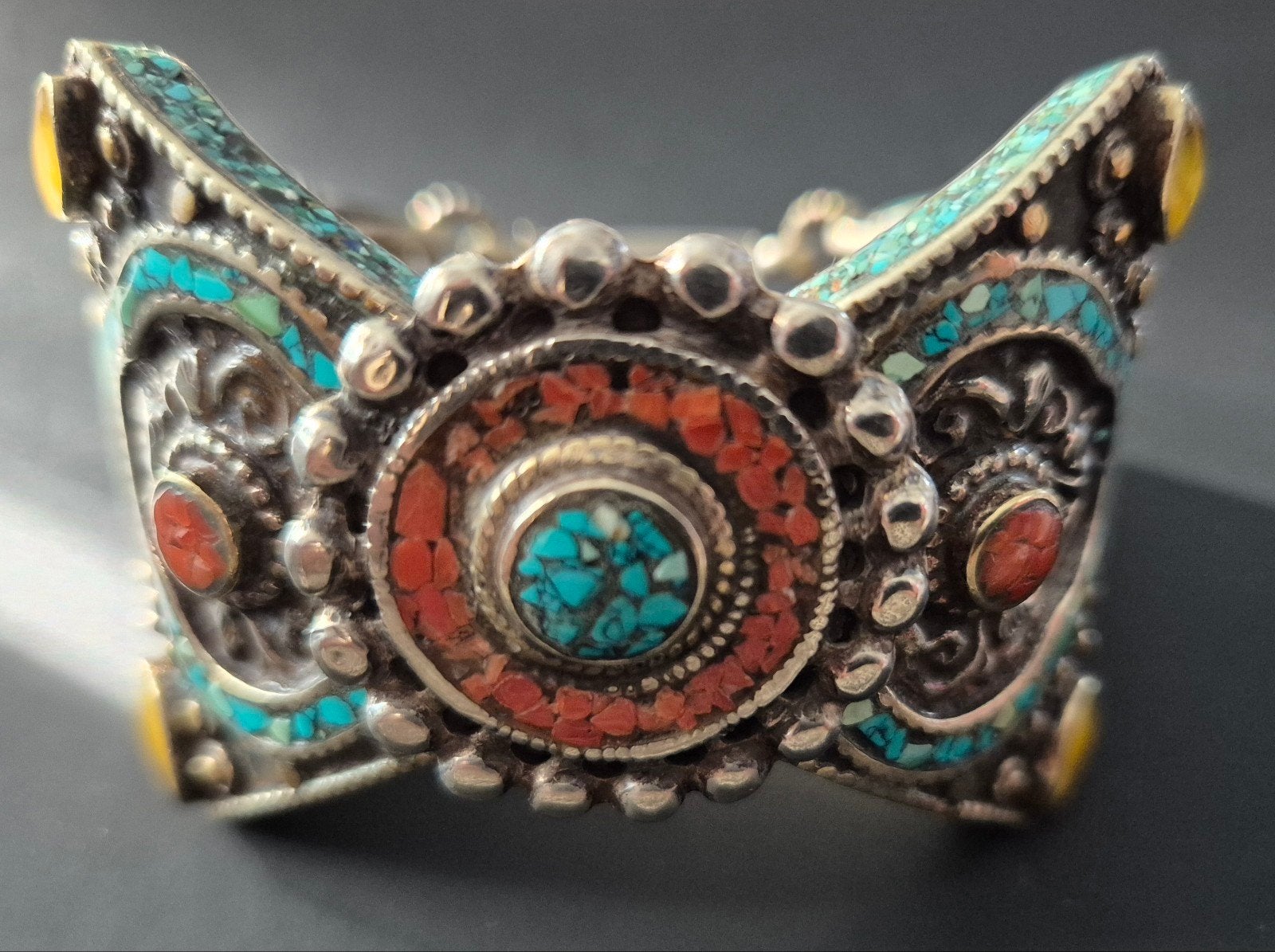 Vintage Tibetaanse Armband met Turkoois en Koraal, Gebruikt, Blauw, Ophalen of Verzenden, Met edelsteen