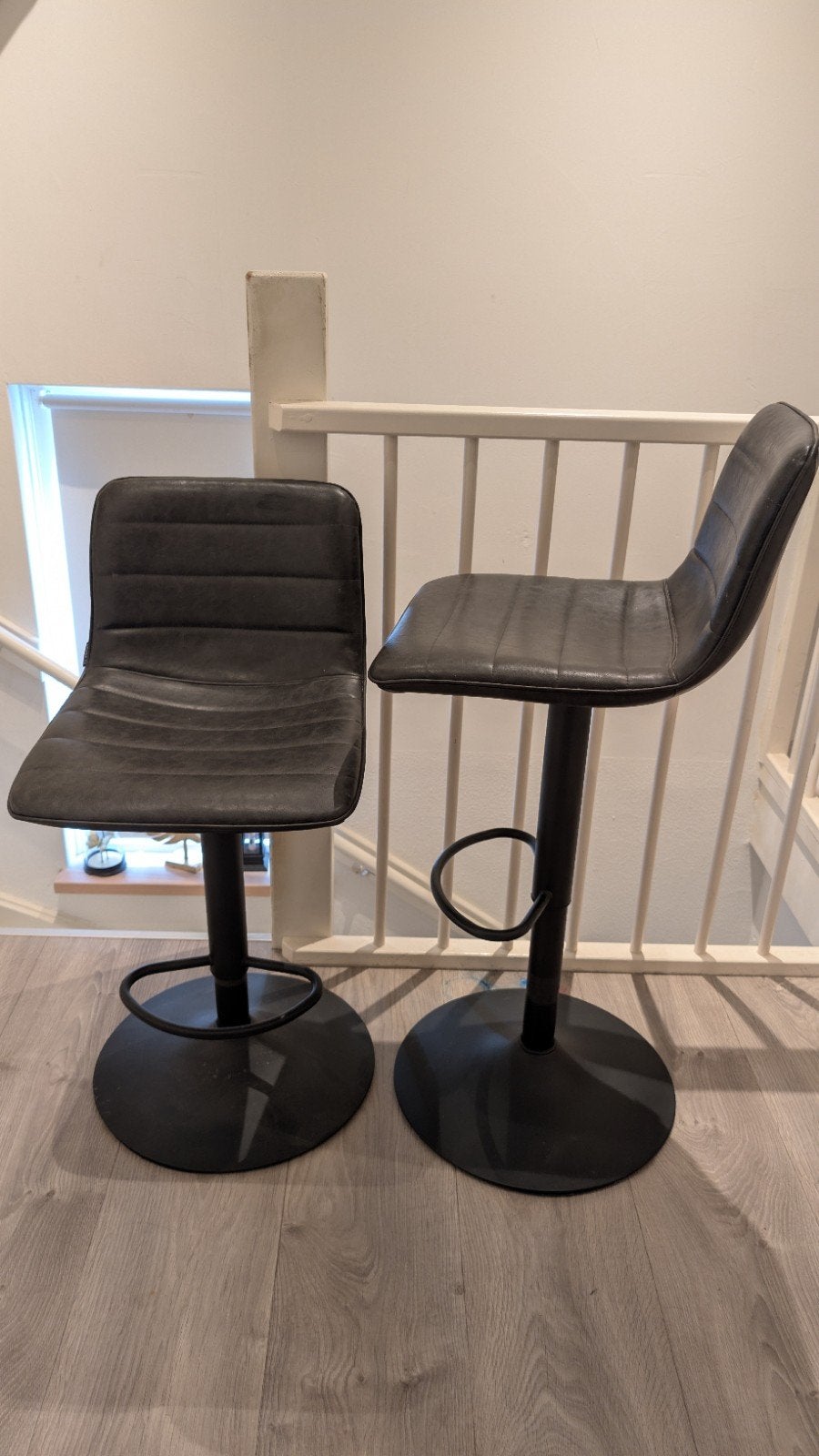 2x Bronx17 barkrukken van Livin24 - Antraciet 60-76 cm, Huis en Inrichting, Barkrukken, Ophalen, 60 tot 90 cm, Zo goed als nieuw