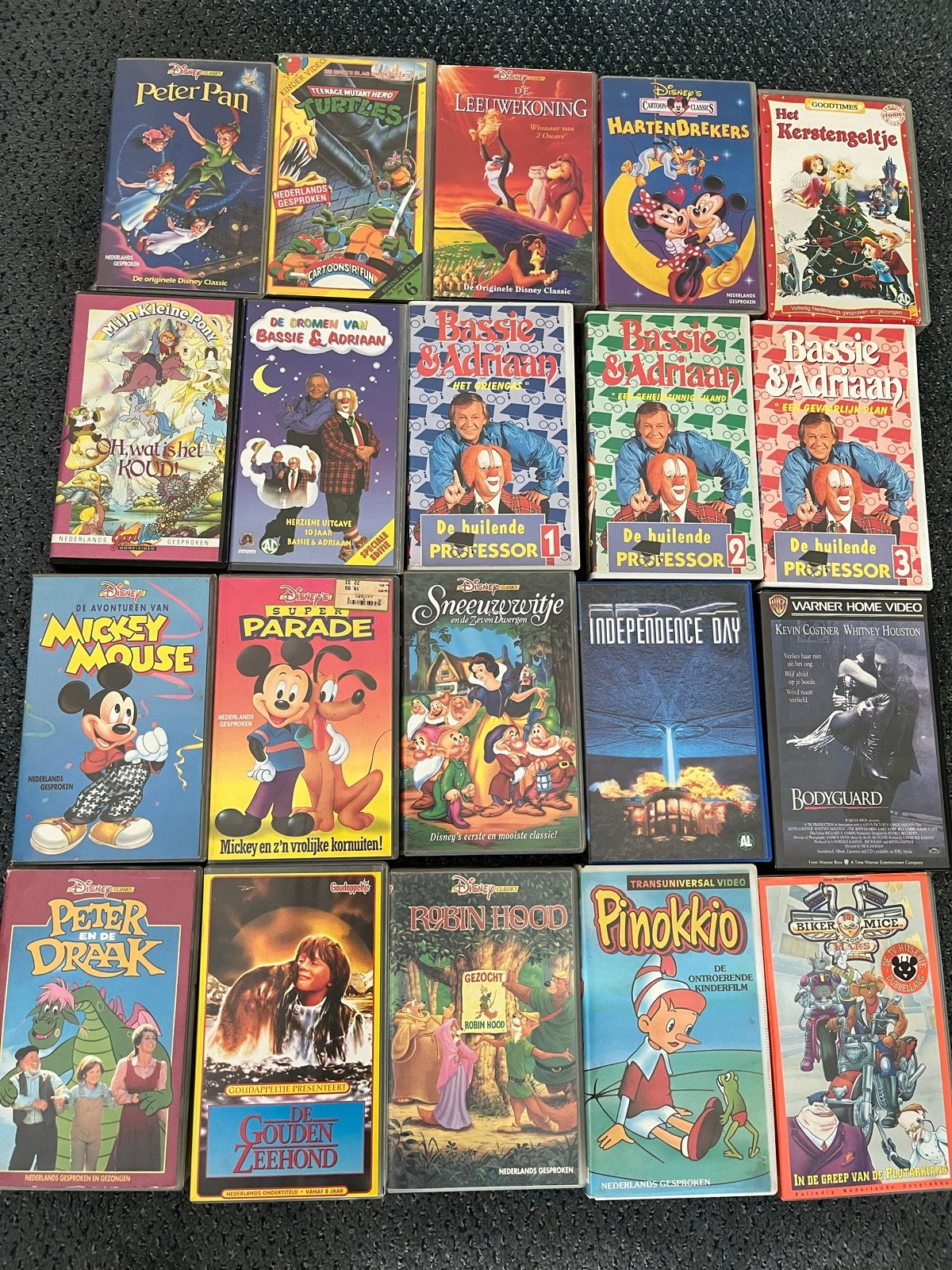 60 VHS-banden: al voor totaal 10 euro, Ophalen, Gebruikt, Alle leeftijden, Kinderfilm