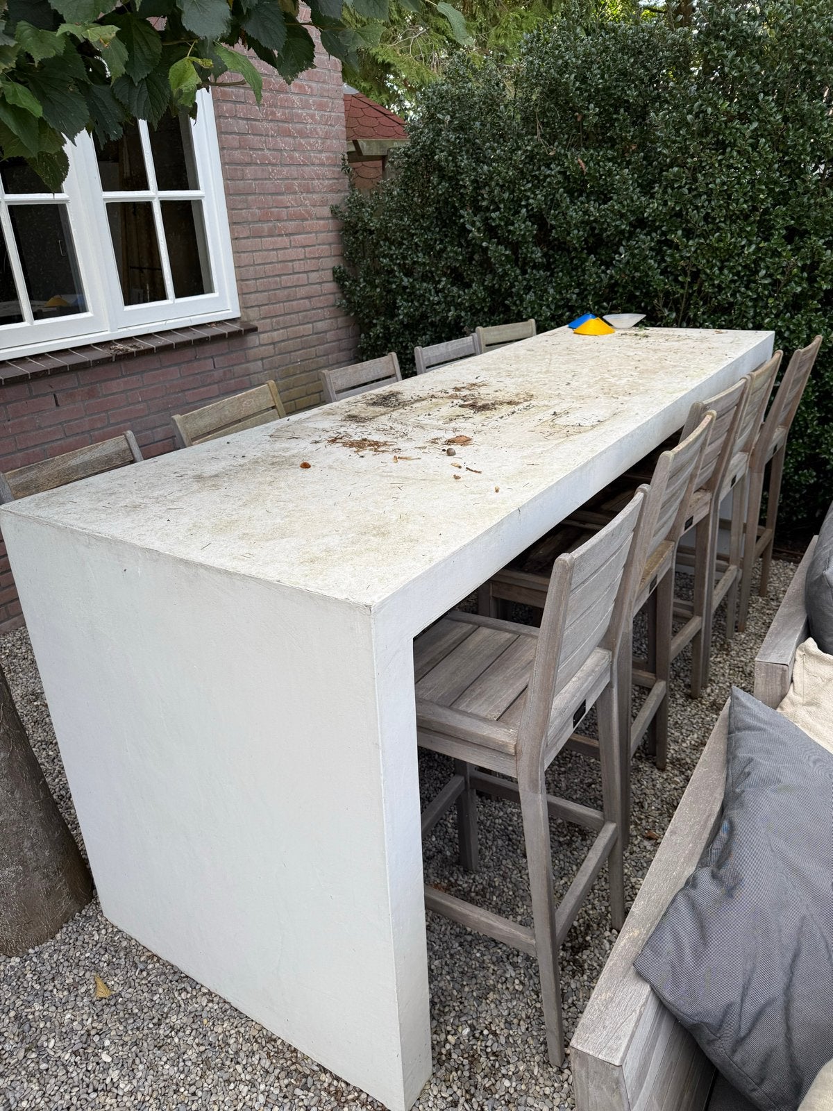 Robuuste betonstuc bartafel met houten barkrukken, Ophalen, Gebruikt, Hout