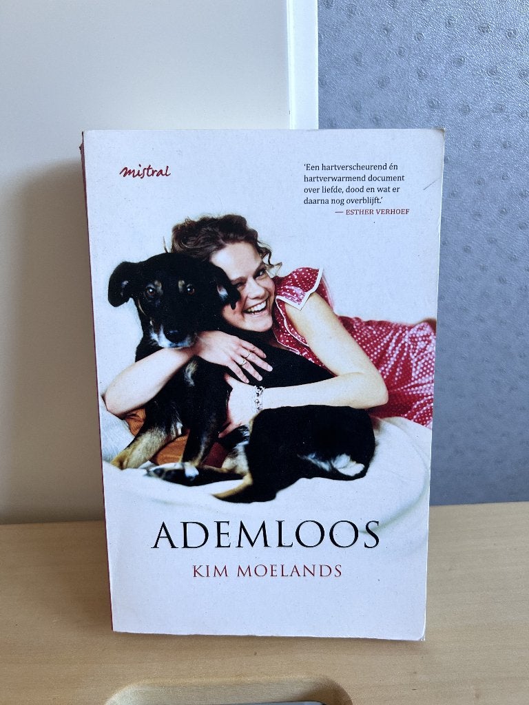 Ademloos - Kim Moelands, Boeken, Ophalen of Verzenden, Zo goed als nieuw, Overige