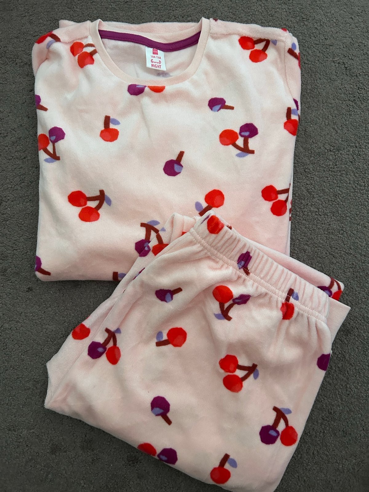 Hema pyjama met kersenprint kers 158 164 zacht, Ophalen of Verzenden, Zo goed als nieuw, Maat 46/48 (XL) of groter