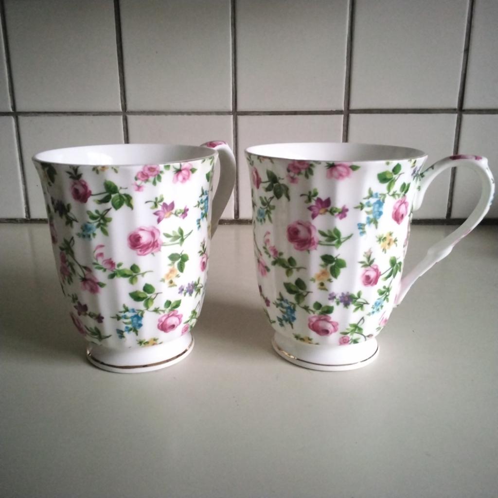 Douwe egberts  thee kop en schotel en 2 mokken, Ophalen of Verzenden, Zo goed als nieuw, Overige stijlen, Kop(pen) en/of Schotel(s)