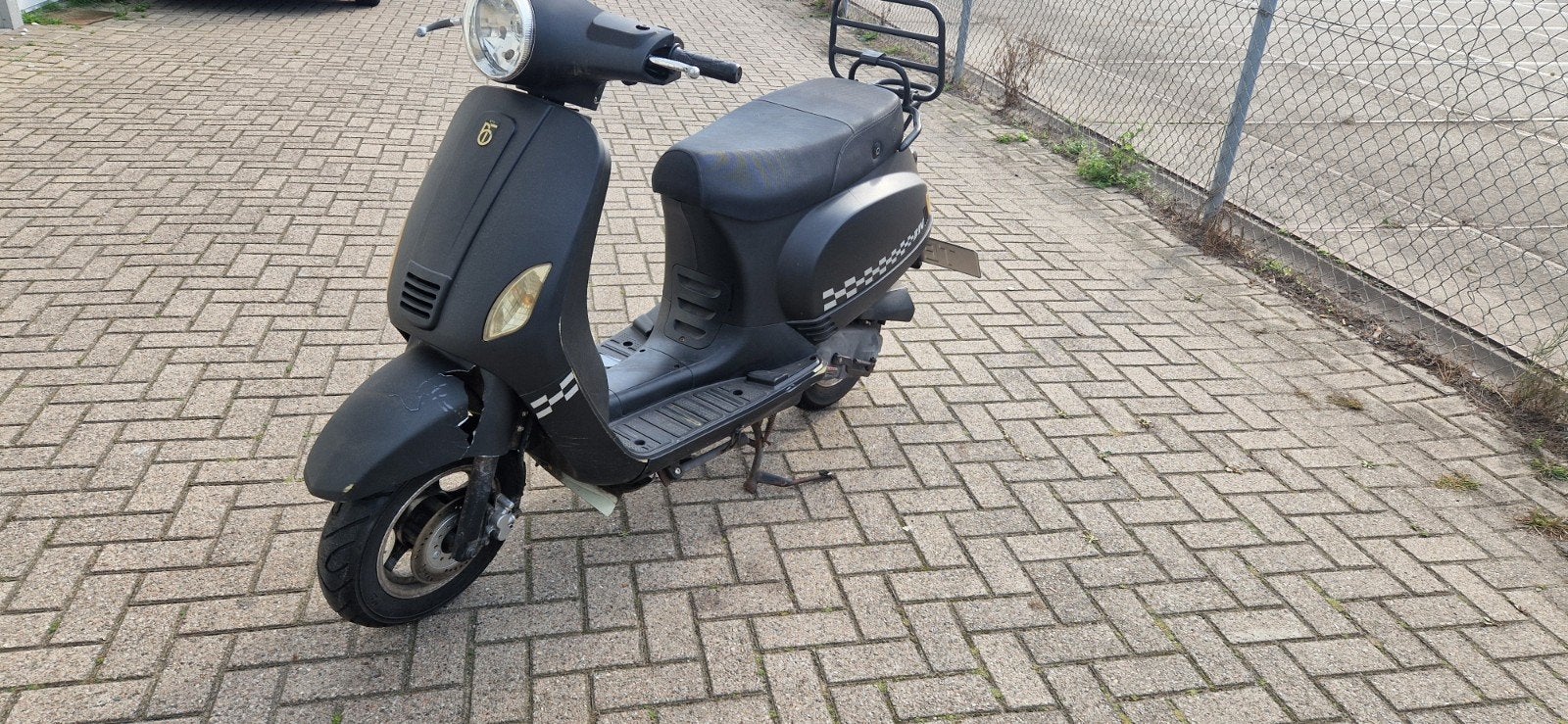 BTC Scooter - Mat Zwart, Maximaal 45 km/u, 0 versnellingen, 49 cc, Ophalen