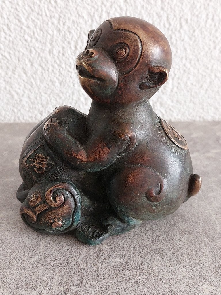 CHINEES AAPJE GEMERKT DIERENRIEM, Antiek en Kunst, China, Ophalen of Verzenden, Beeld, Gemerkt