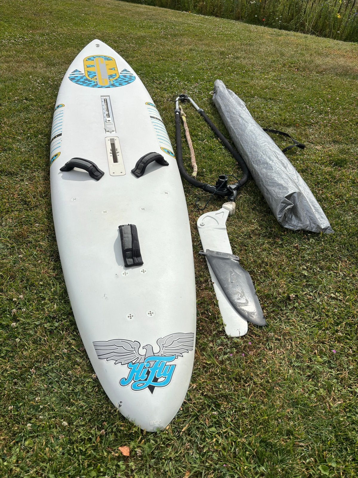 HiFly surfplank met zeilen - in perfecte staat, Watersport en Boten, Windsurfen, Met mast, Minder dan 3.5 m², Zo goed als nieuw