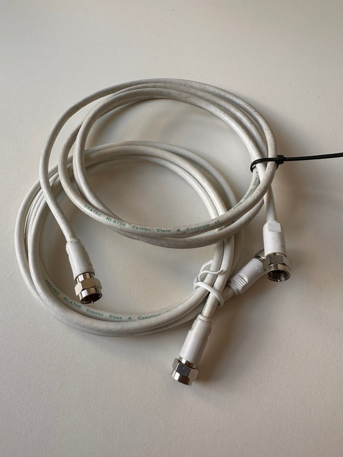 Coax kabels gegoten stekkers. Voor Netwerk en modem gebruik, Ophalen of Verzenden, Zo goed als nieuw