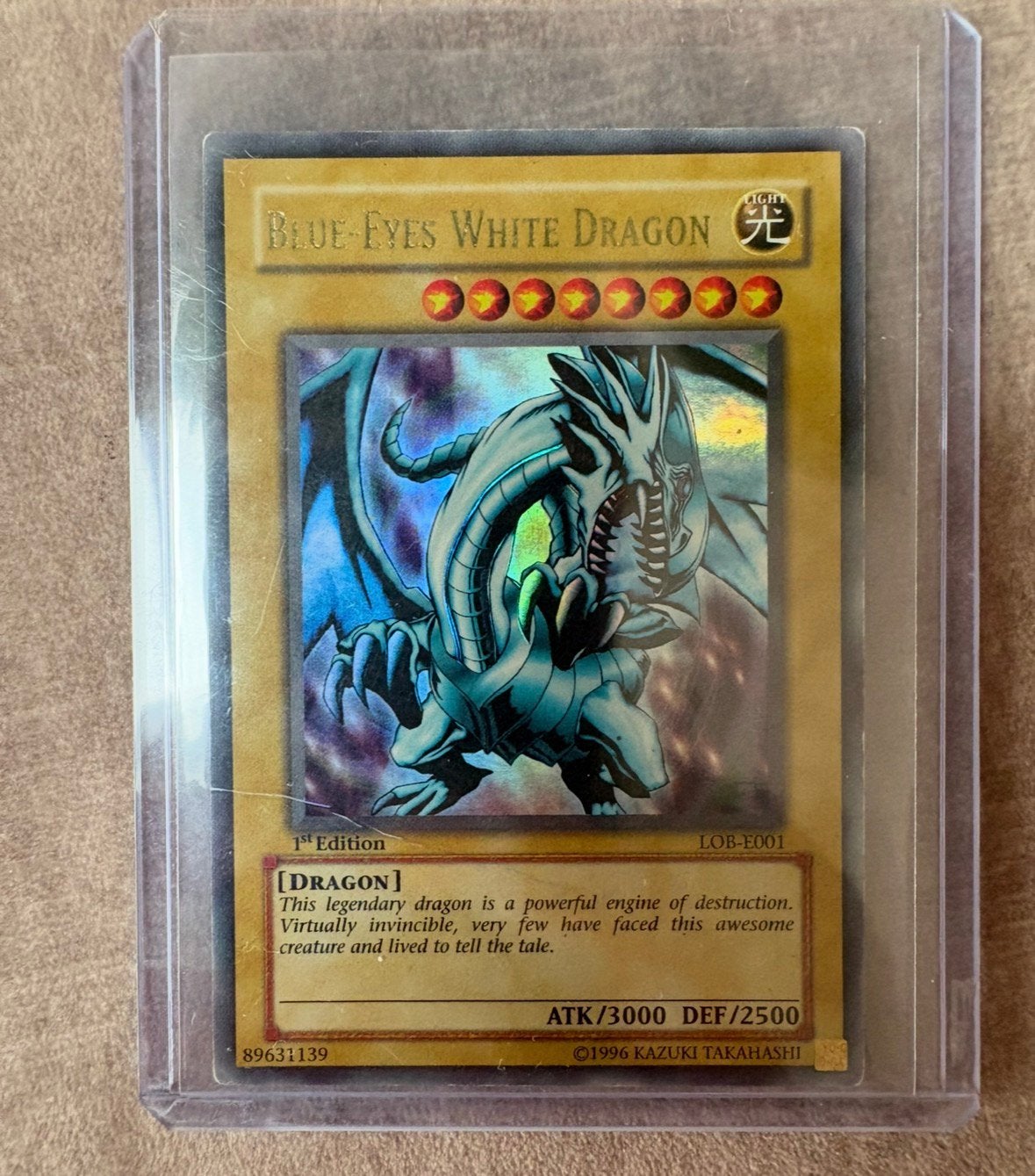 Blue Eyes White Dragon 1st edition LOB-E001 (The holy Grail), Ophalen, Gebruikt