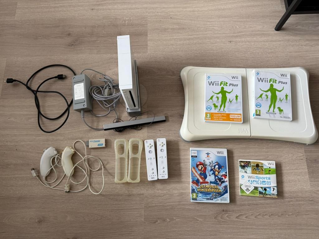 Nintendo Wii set!, Spelcomputers en Games, Spelcomputers | Nintendo Wii, Ophalen of Verzenden, Zo goed als nieuw, Met 2 controllers