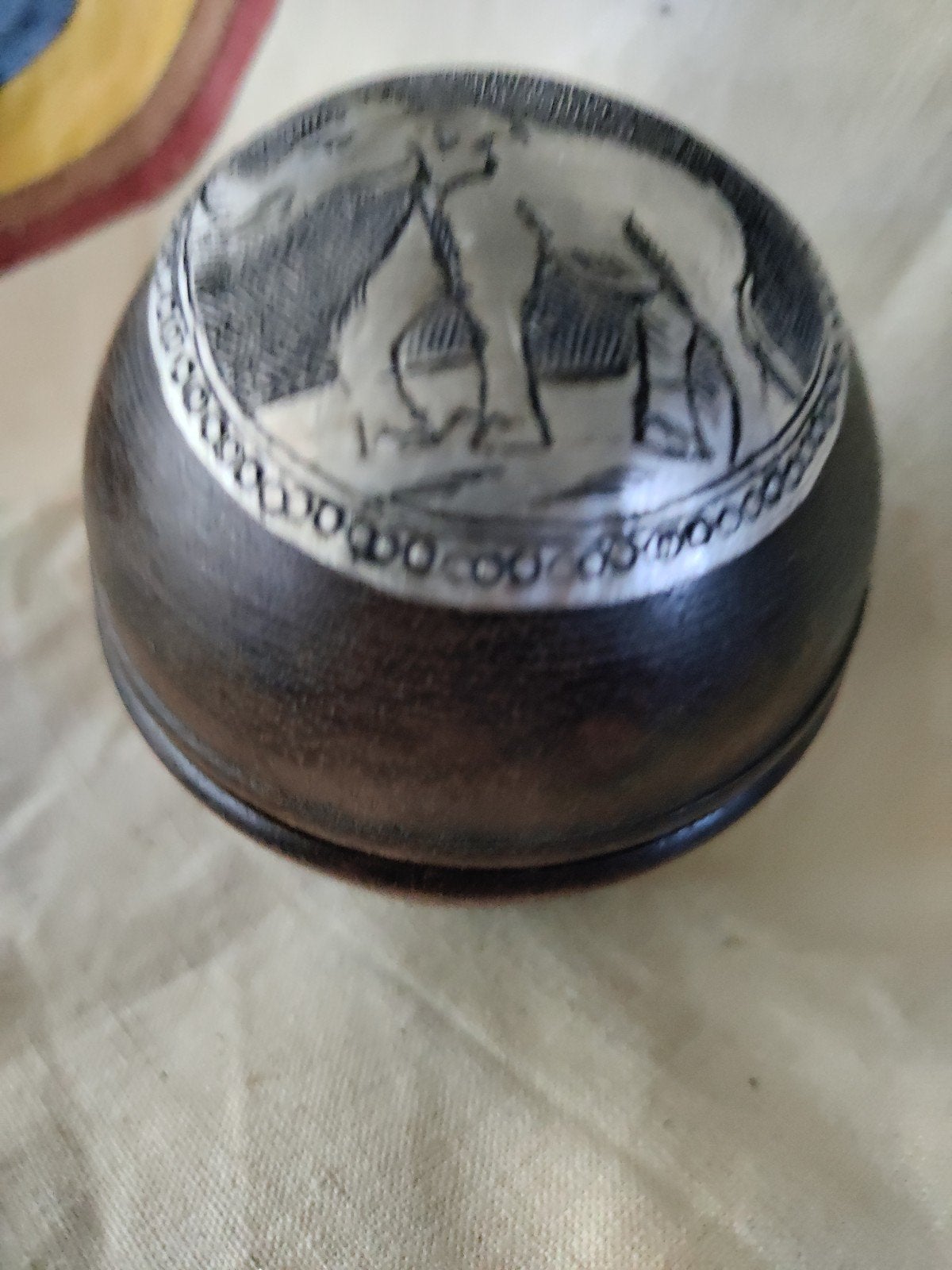 Doosje met olifant deksel rond hout, Ophalen of Verzenden