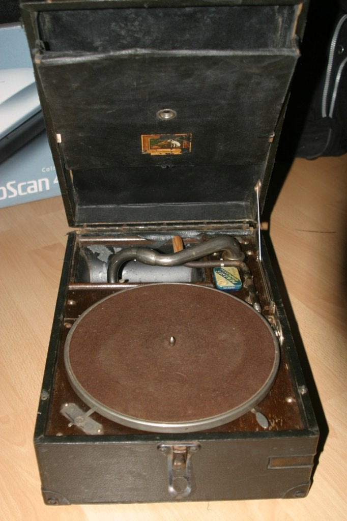 Grammofoon his masters voice, Ophalen
