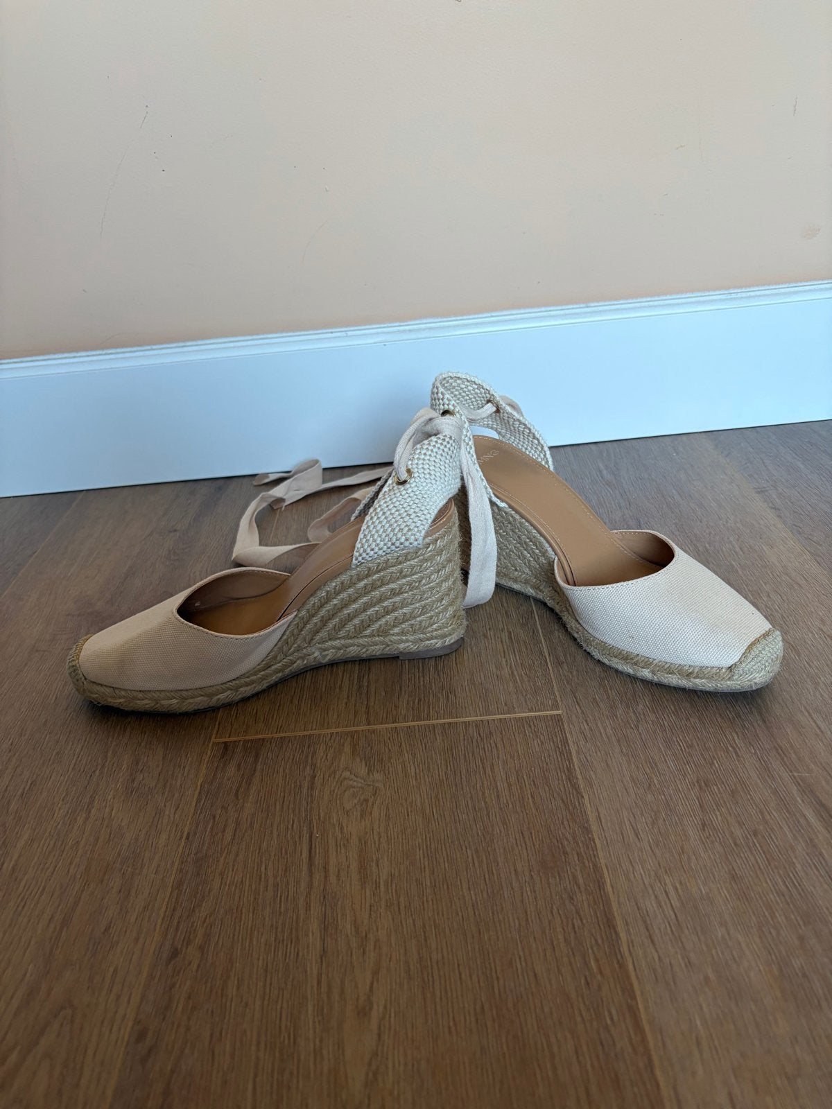 Zo goed als nieuwe espadrilles met sleehak, Kleding | Dames, Ophalen of Verzenden, Zo goed als nieuw, Beige, Espadrilles of Moccasins
