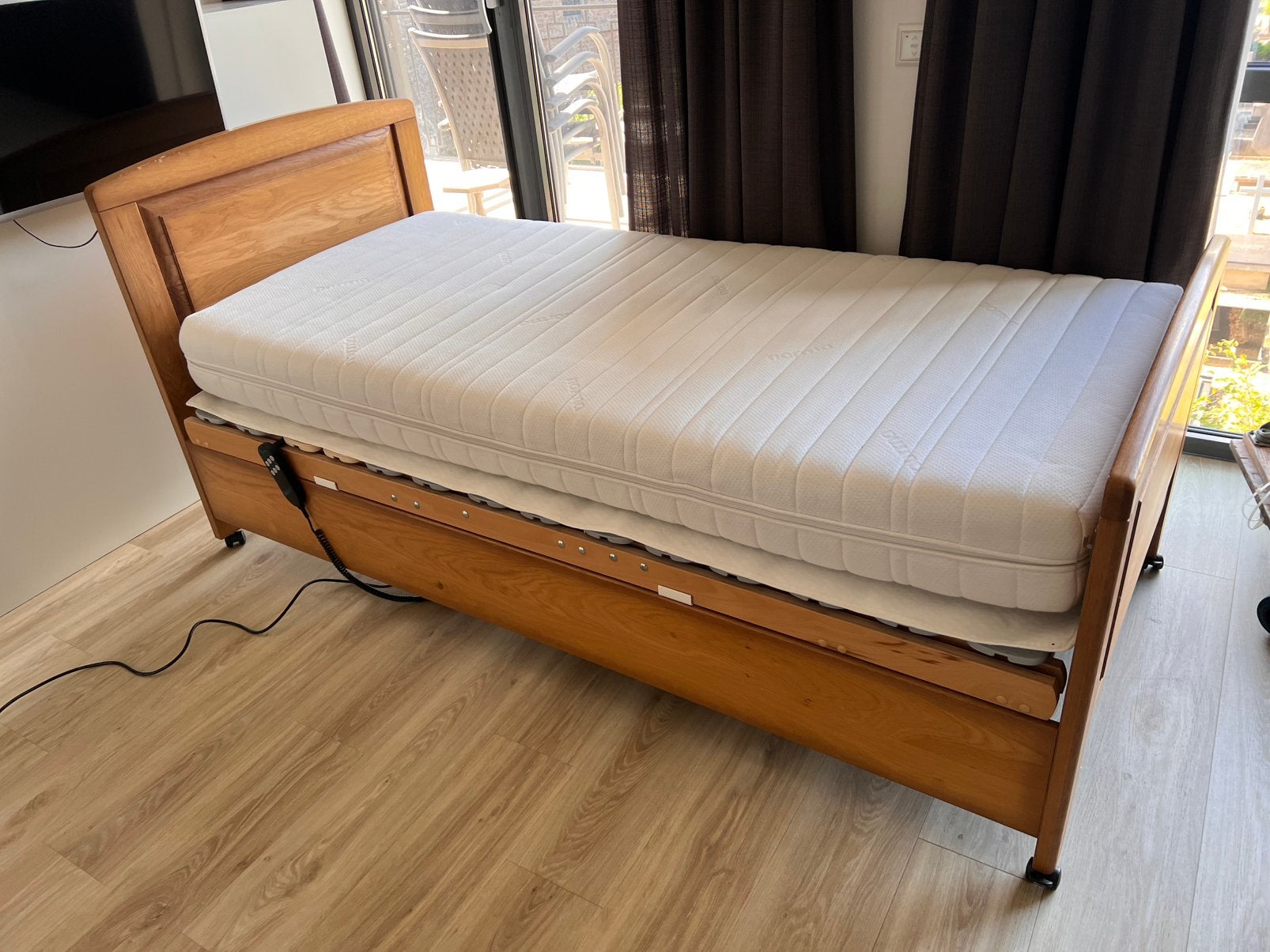 Eenpersoons bed 200x90, Ophalen, 90 cm, Eenpersoons, Bruin