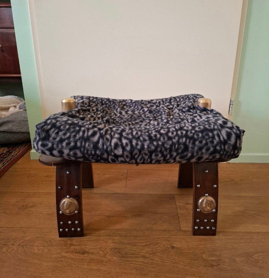 Unieke decoratieve kameelzadel krukje, Ophalen of Verzenden, Rond, Minder dan 50 cm, Minder dan 50 cm