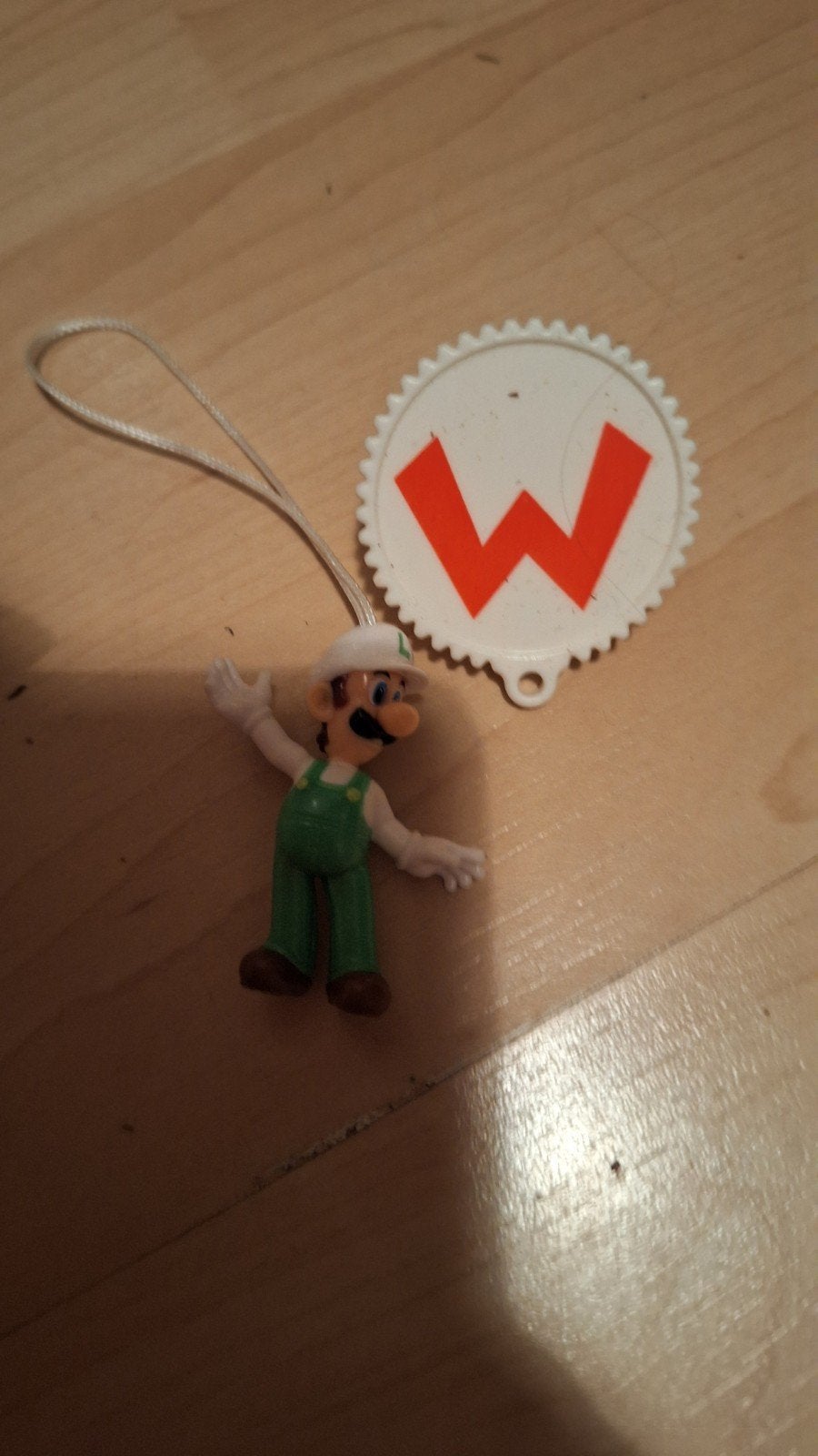 Luigi figuurtje met M-logo sleutelhanger, Ophalen, Gebruikt