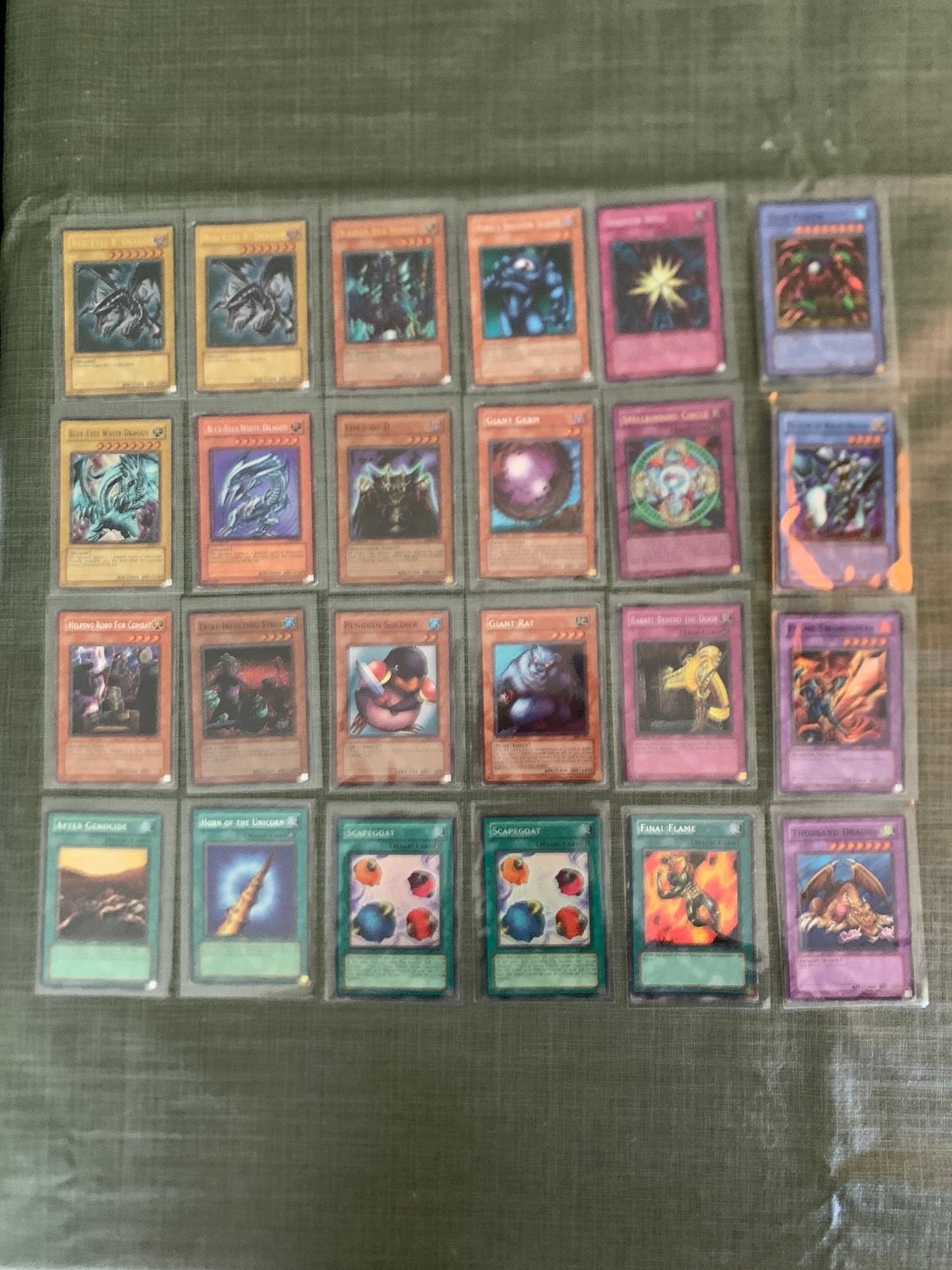 Yu-Gi-Oh kaarten ca220 uit 1996 en 2 chaps mappen, Hobby en Vrije tijd, Ophalen of Verzenden, Gebruikt, Meerdere kaarten, Foil