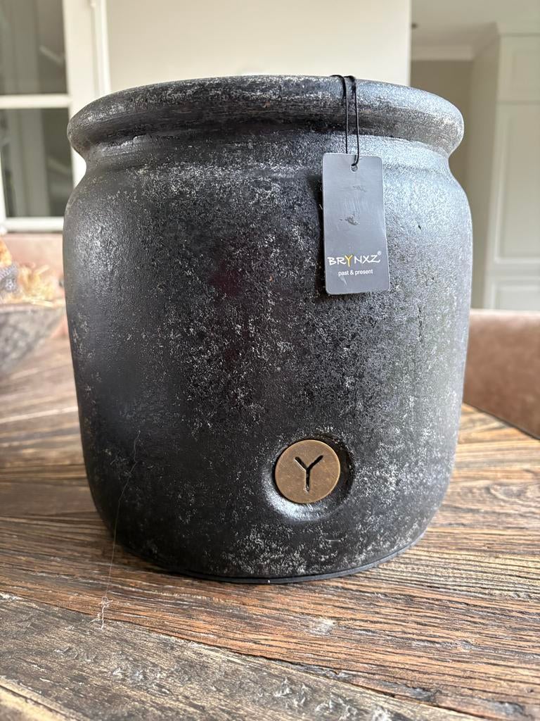 Brynxz (bloem)pot basalt, Ophalen of Verzenden, Nieuw, Zwart, Overige materialen
