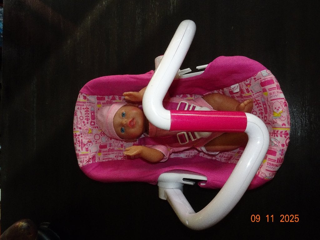 Baby Born pop (43cm) met draagstoel ,muts, romper, Kinderen en Baby's, Speelgoed | Poppen, Zo goed als nieuw, Babypop, Ophalen of Verzenden