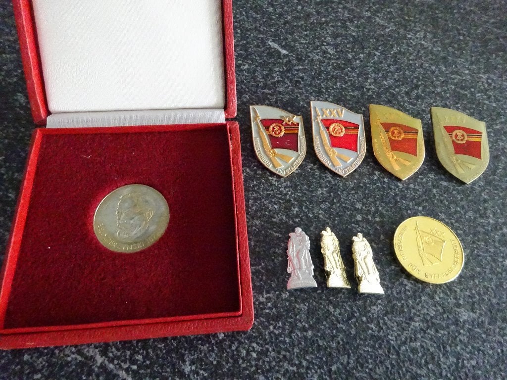DDR:  Stasi  Staatssicherheit, Verzamelen, Ophalen of Verzenden, Landmacht, Duitsland, Embleem of Badge
