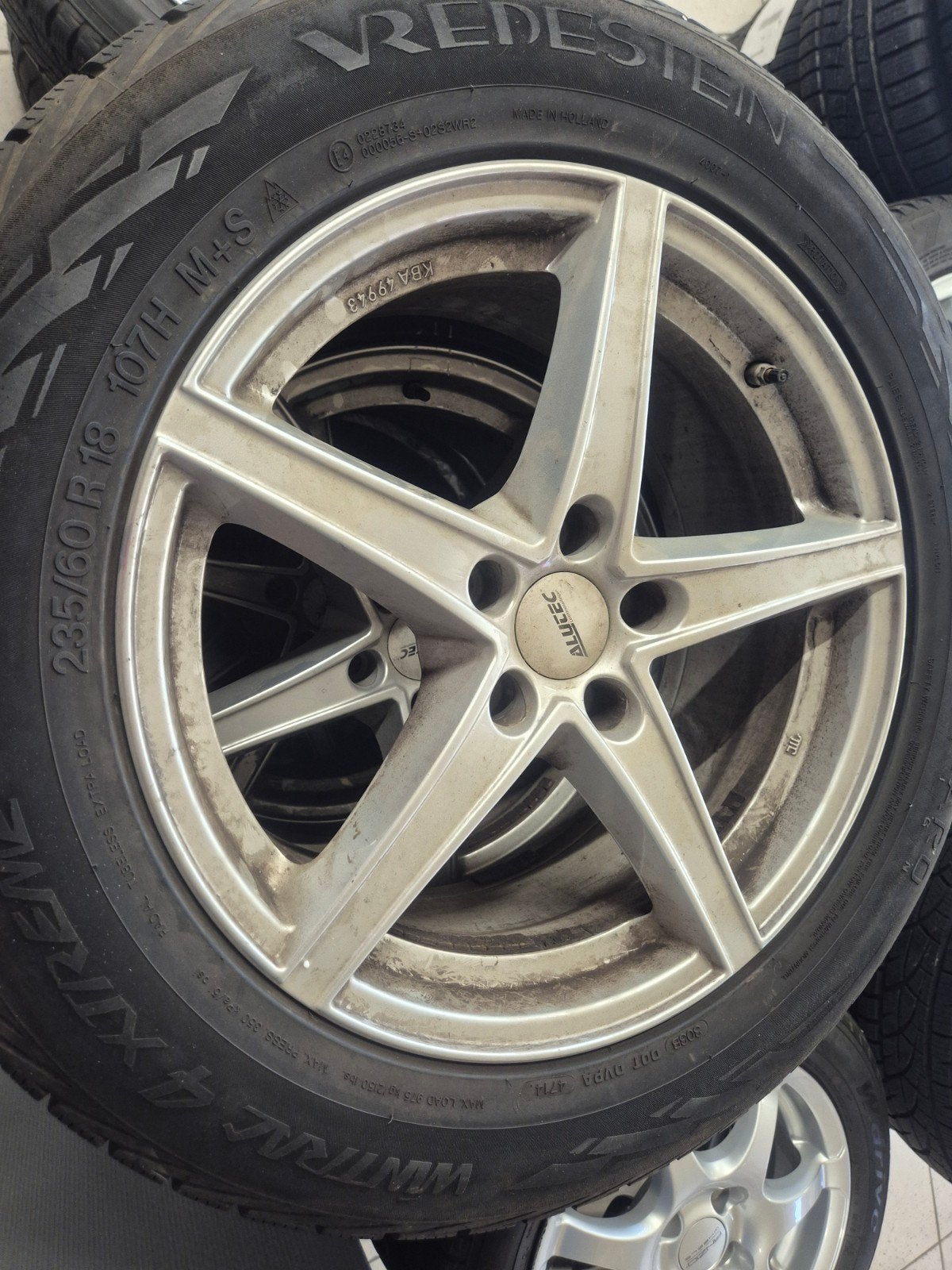 Vredestein Wintrac Xtreme 235/60 R18 winterbanden met velgen, Auto-onderdelen, Banden en Velgen, 18 inch, Gebruikt, Banden en Velgen