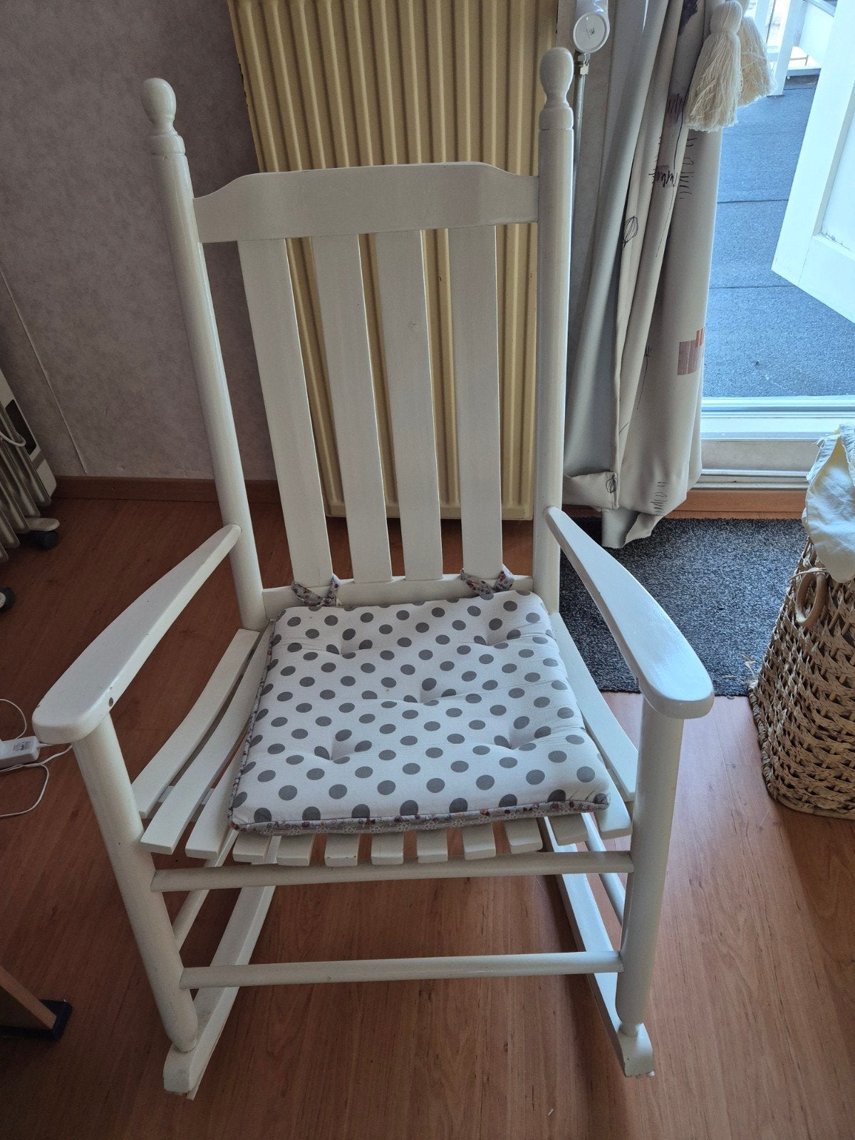Witte houten schommelstoel met kussen, Ophalen, Gebruikt, Wit, Stof