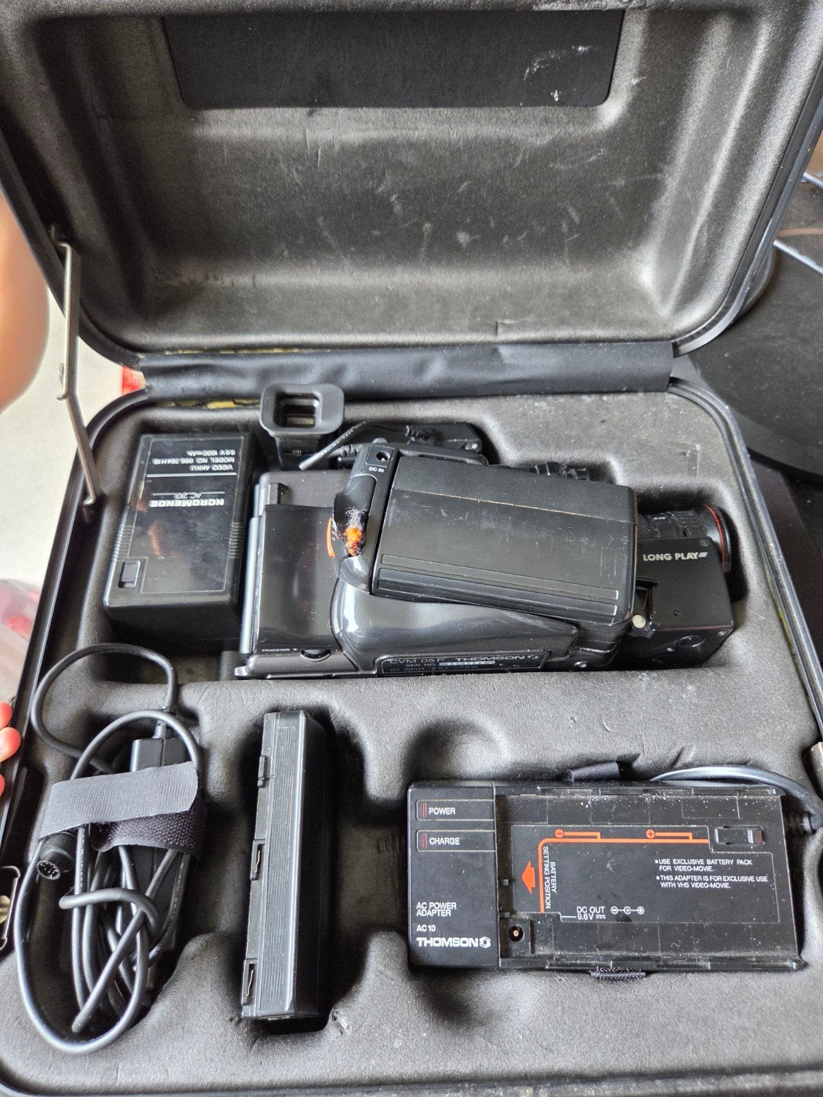 Thomson VideoMovie CVM 05P VHS-C Camcorder met accessoires, Audio, Tv en Foto, Videocamera's Analoog, Ophalen of Verzenden, VHS-C of SVHS-C