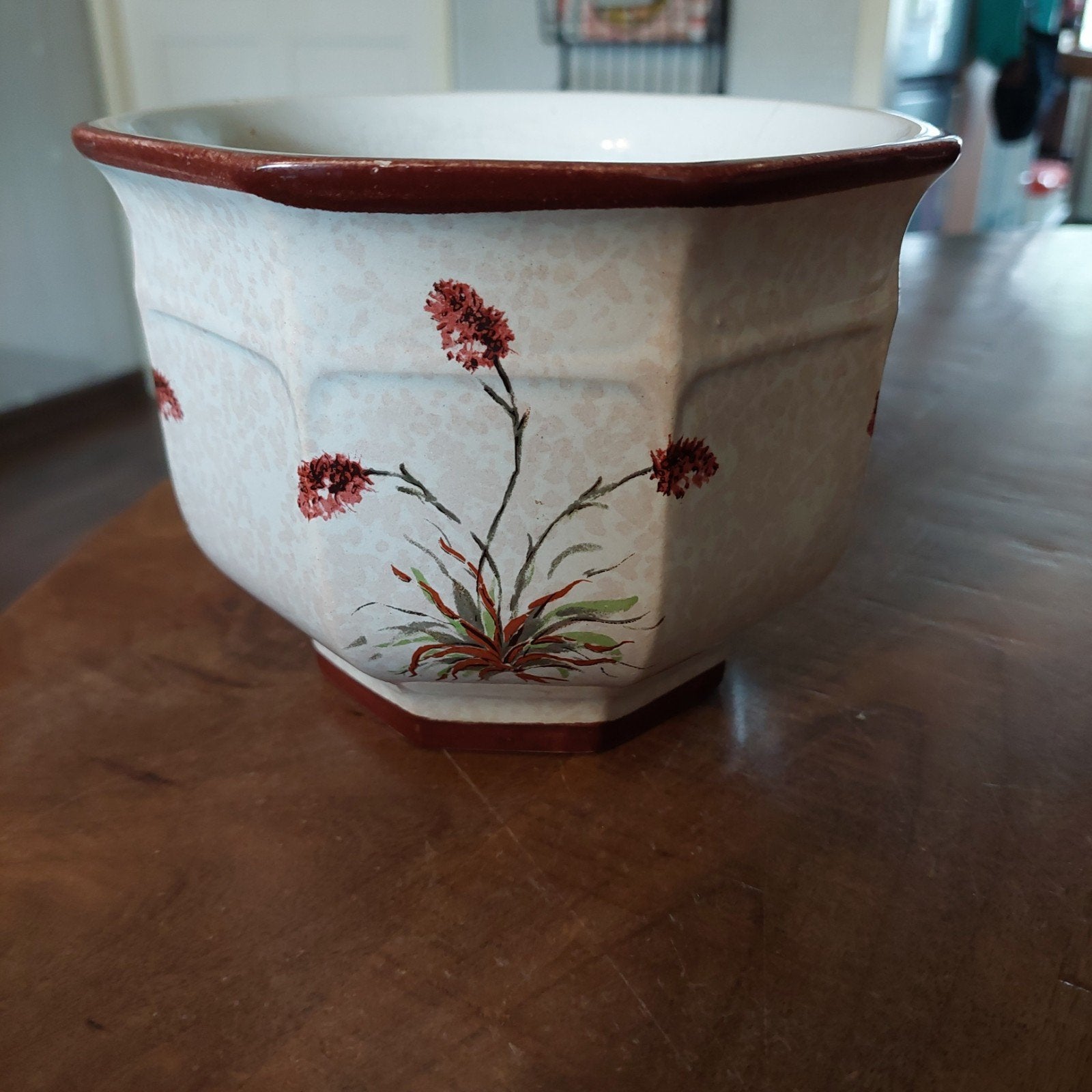 Decoratieve bloempot met bloemmotief, Tuin en Terras, Bloempotten, Ophalen of Verzenden, Gebruikt
