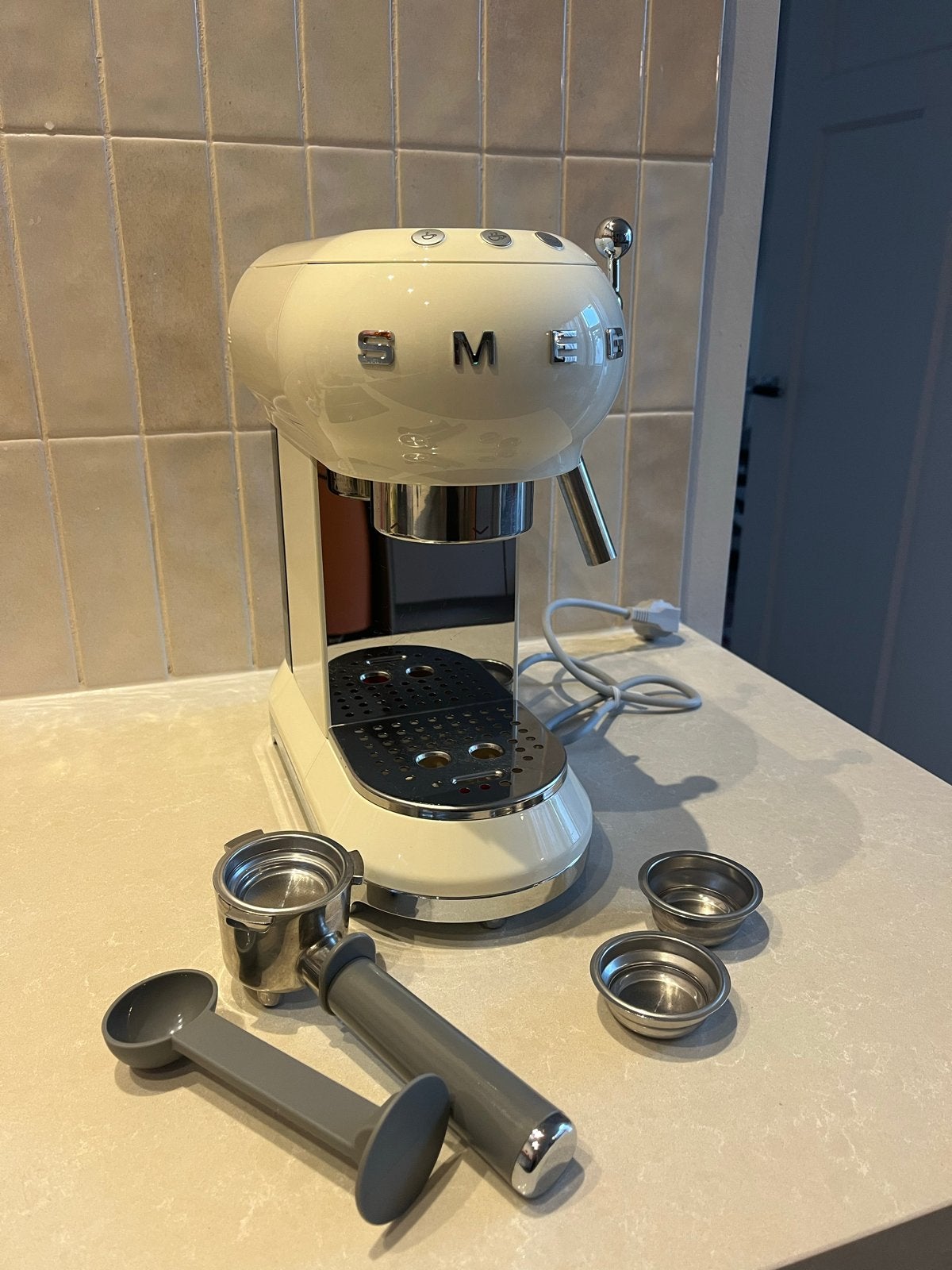 SMEG Koffiezetapparaat - Zo goed als nieuw, Espresso apparaat, Gemalen koffie, Zo goed als nieuw, Ophalen
