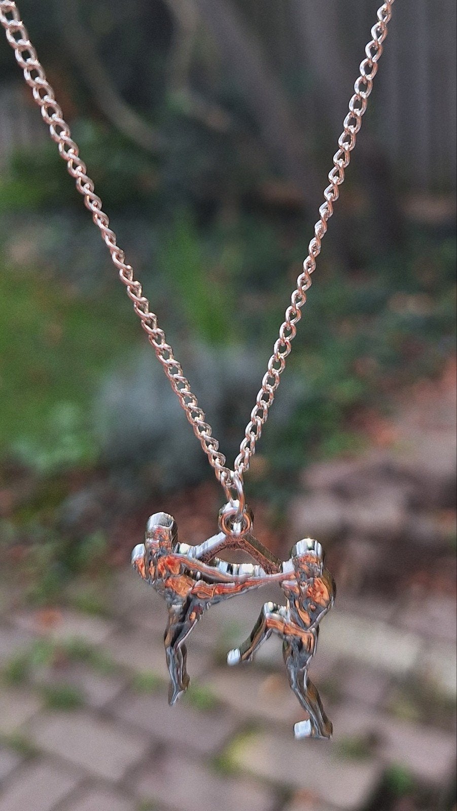 Zilverkleurig Ketting Kickboks / Thaiboks Thema, Nieuw, Ophalen of Verzenden, Zilver, Overige materialen