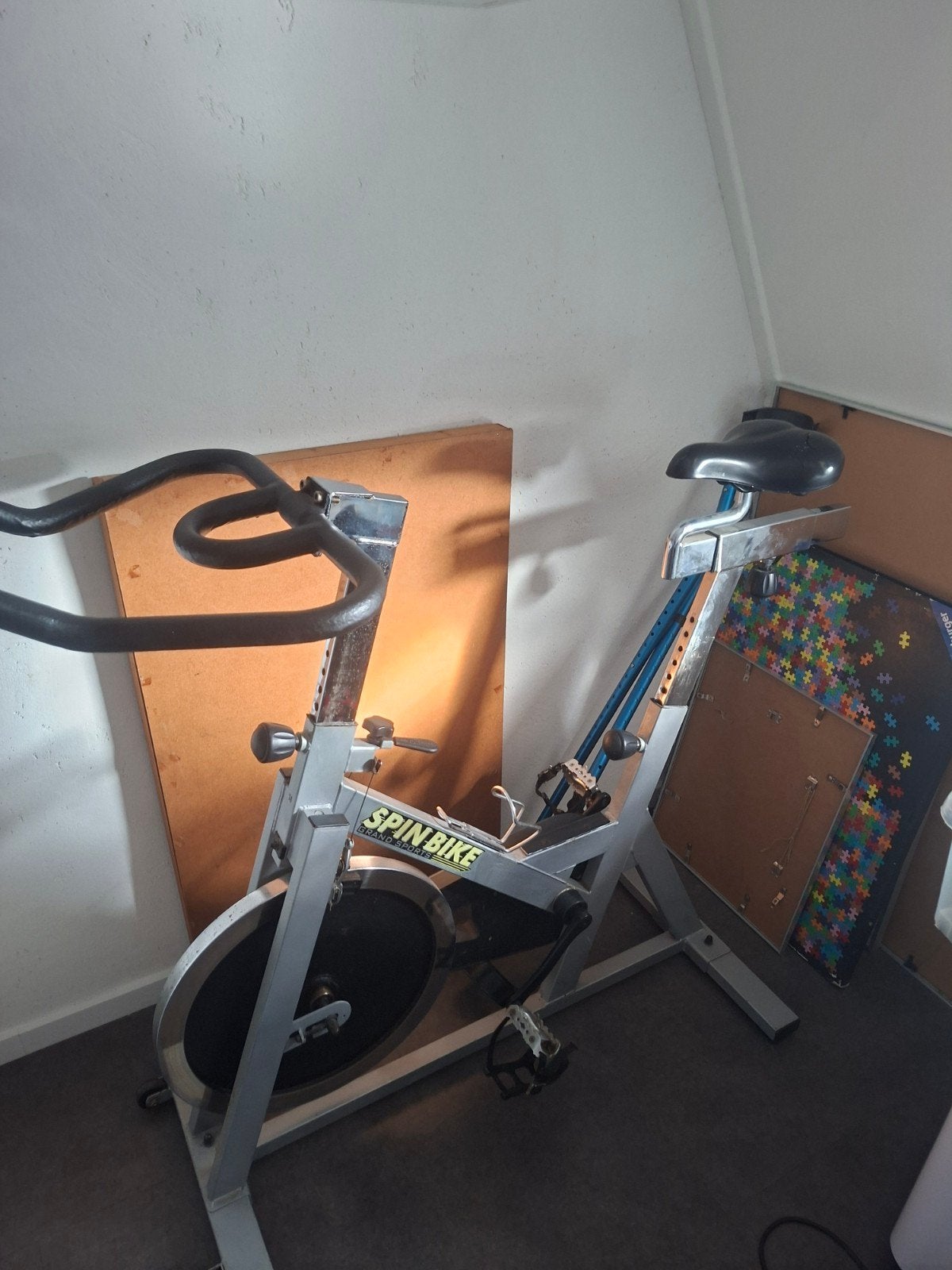Oude spinfiets uit sportschool - gratis af te halen, Ophalen, Gebruikt, Spinningfiets, Metaal