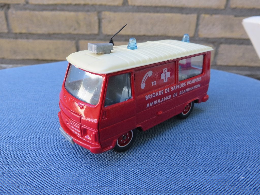 Solido Peugeot J9 Brandweer, Hobby en Vrije tijd, Modelauto's | 1:43, Ophalen of Verzenden, Zo goed als nieuw, Auto, Solido