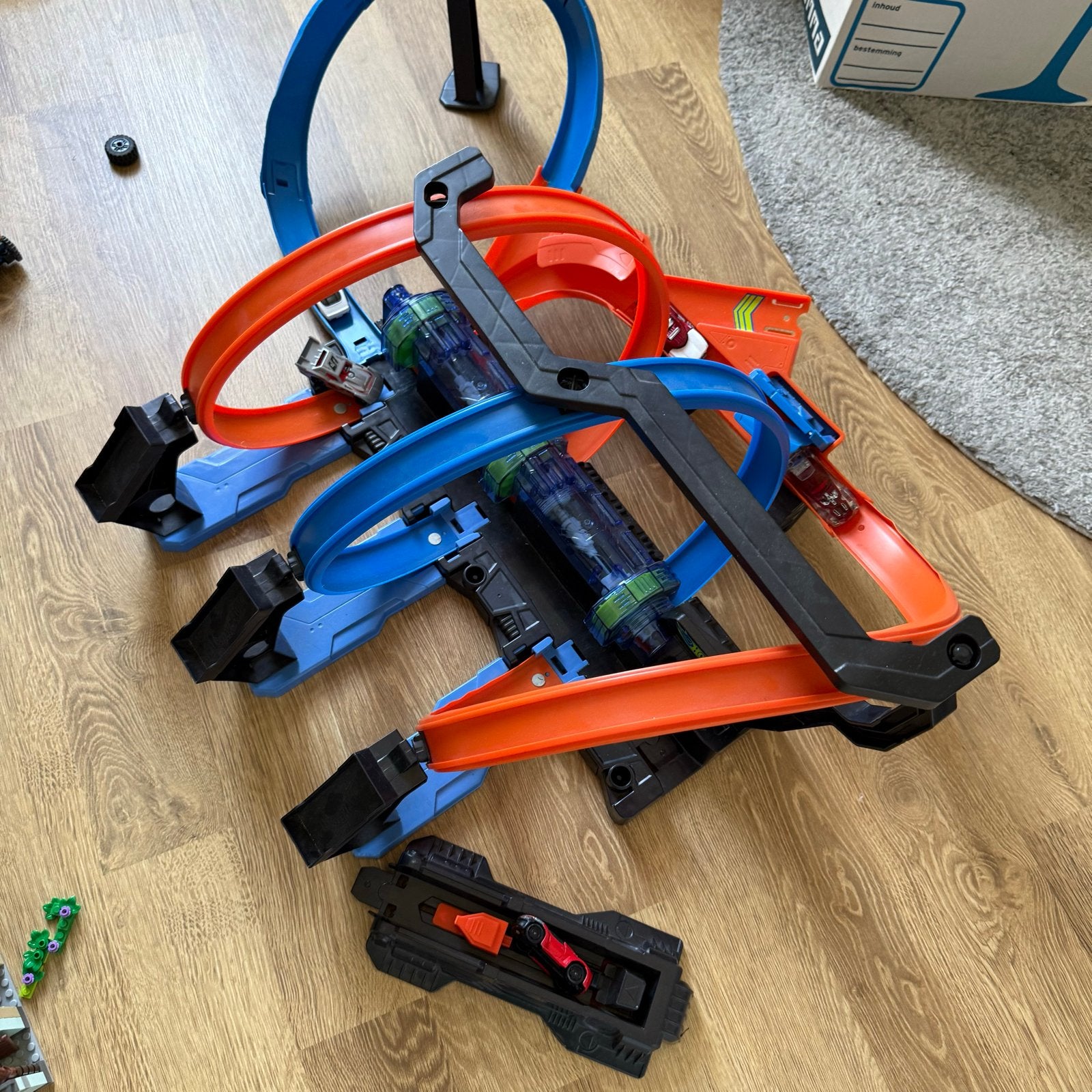 Hot Wheels Triple Track Twister Racebaan + 10 auto's, Ophalen of Verzenden, Hot Wheels, Met looping, Elektrisch