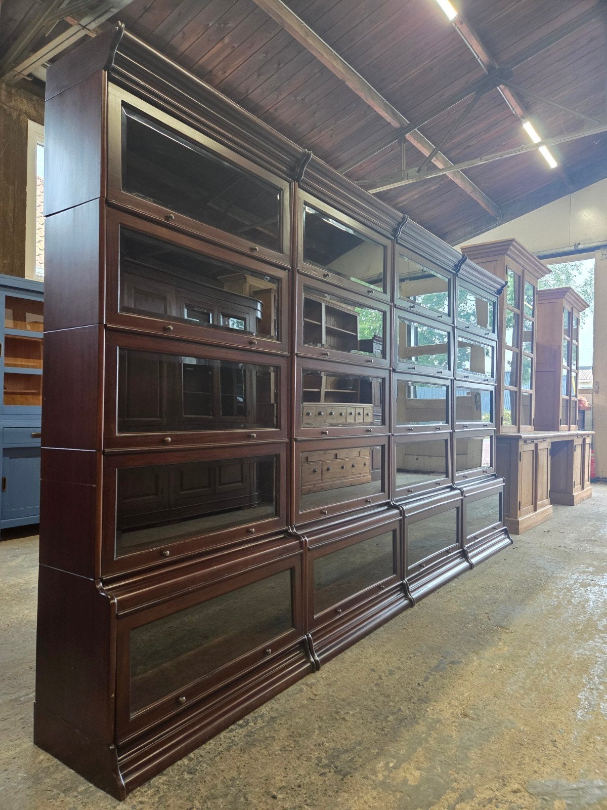 Foto 3 van Prachtige Europese barrister bookcase / bibliotheekkast 