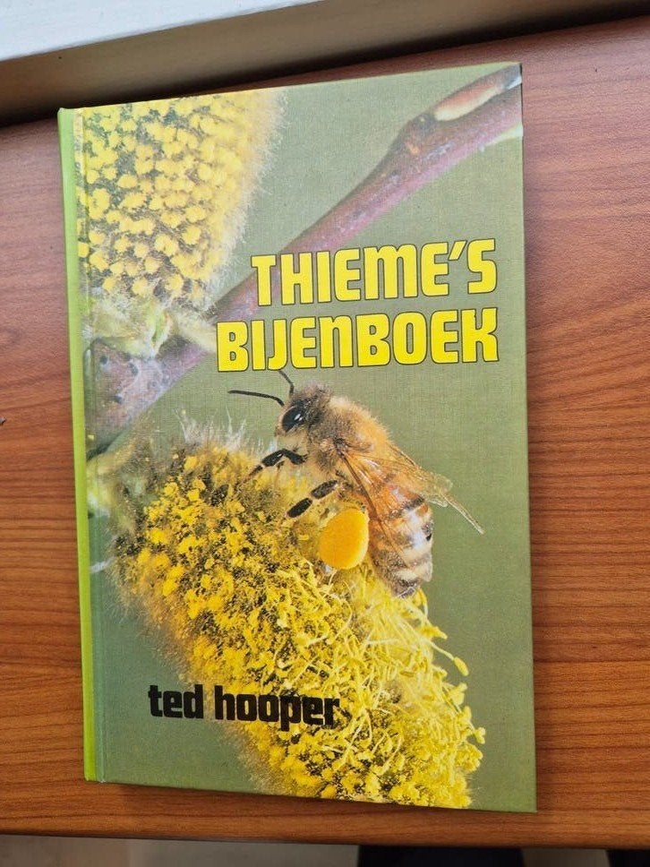 Drie bijenboeken: Thieme's , In Eemland, 100 jaar imkeren, Boeken, Ophalen of Verzenden, Zo goed als nieuw