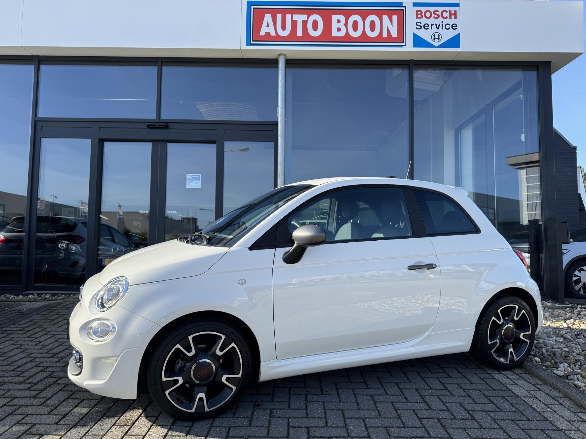Fiat 500 0.9T 86PK SPORT ABARTH APPCARPL/NAVI/ABARTH UITV. L, Auto's, Voorwielaandrijving, Dealer onderhouden, Euro 6, Wit